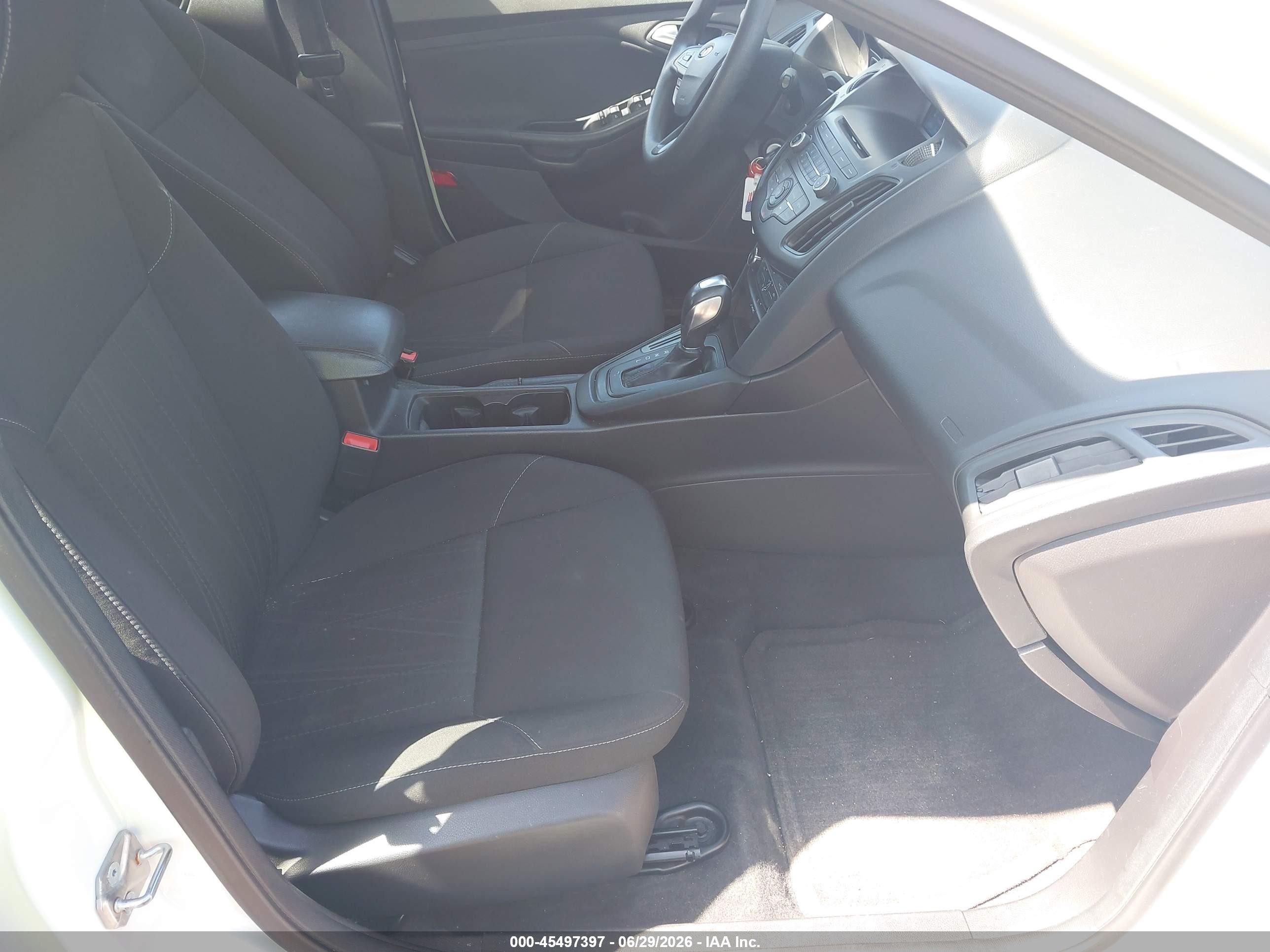 2015 Ford Focus Se Белый vin: 1FADP3K21FL233251