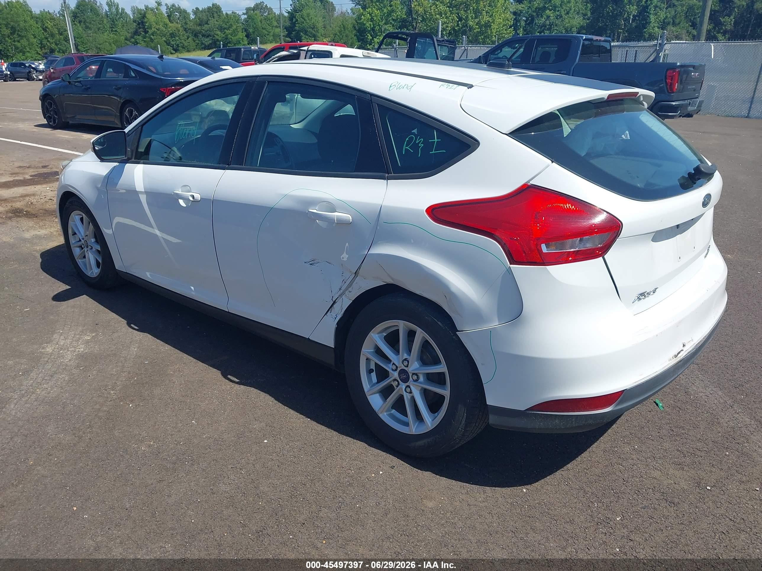 2015 Ford Focus Se Белый vin: 1FADP3K21FL233251