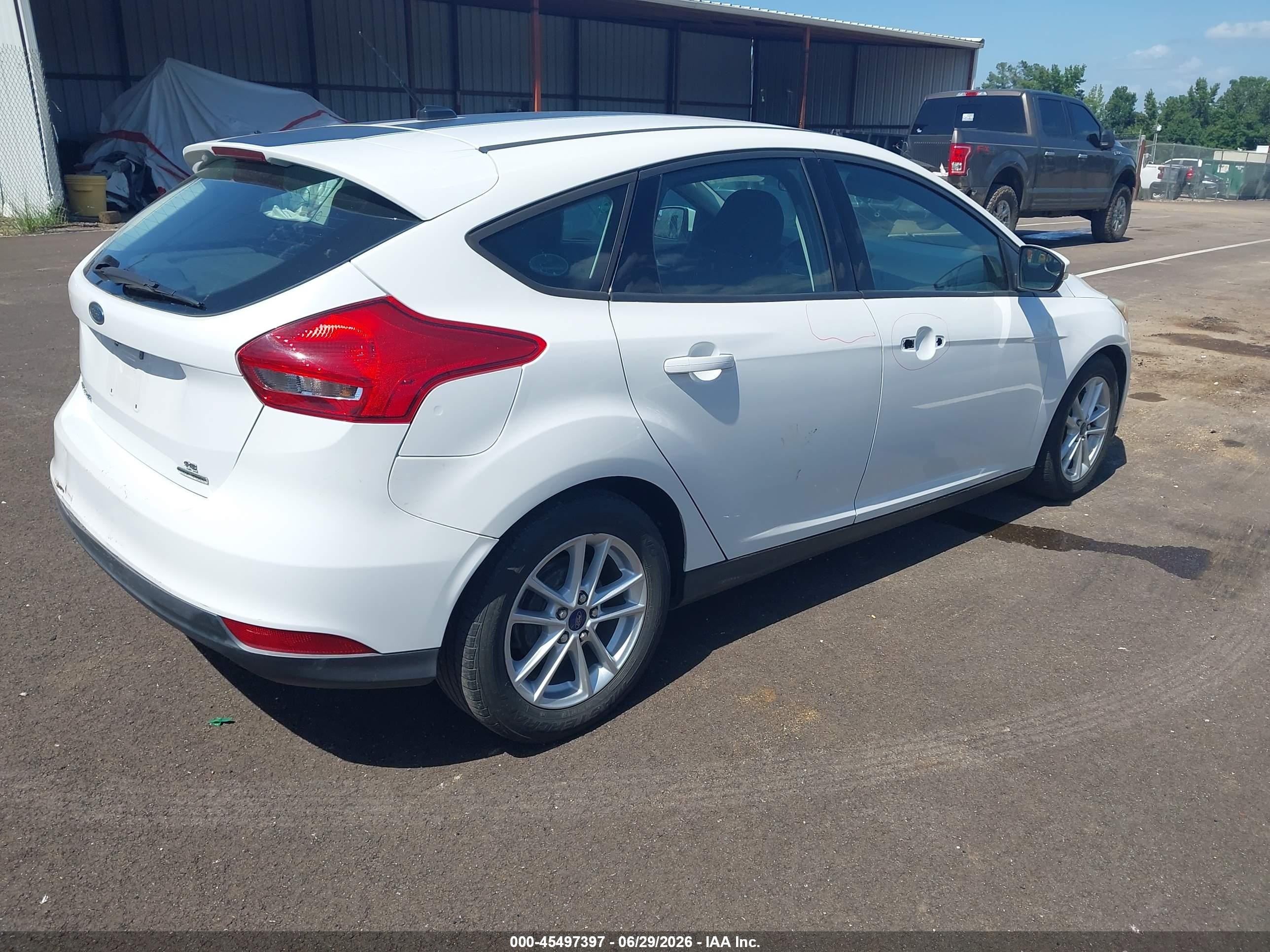 2015 Ford Focus Se Белый vin: 1FADP3K21FL233251