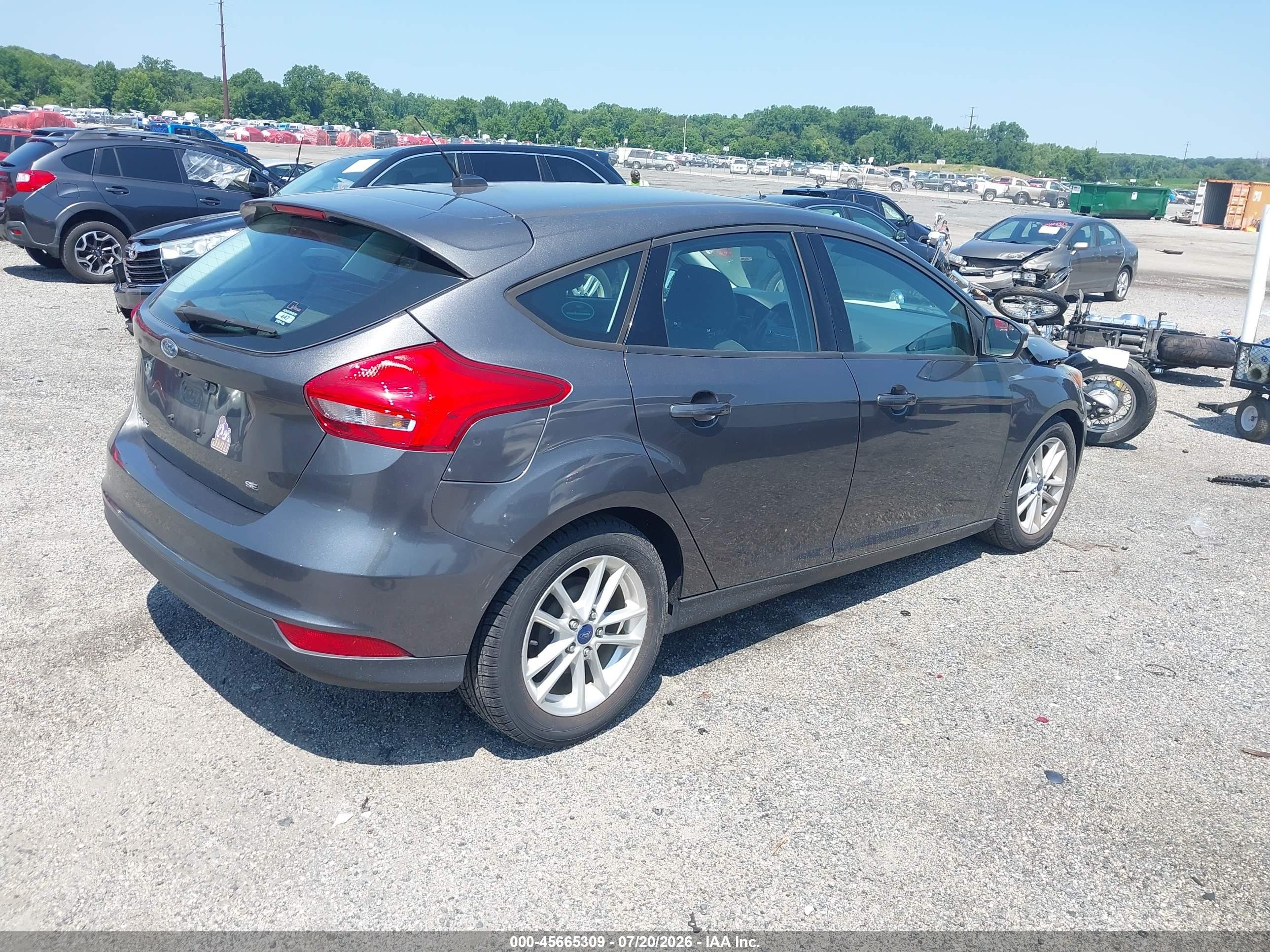 2015 Ford Focus Se Gray vin: 1FADP3K21FL259848