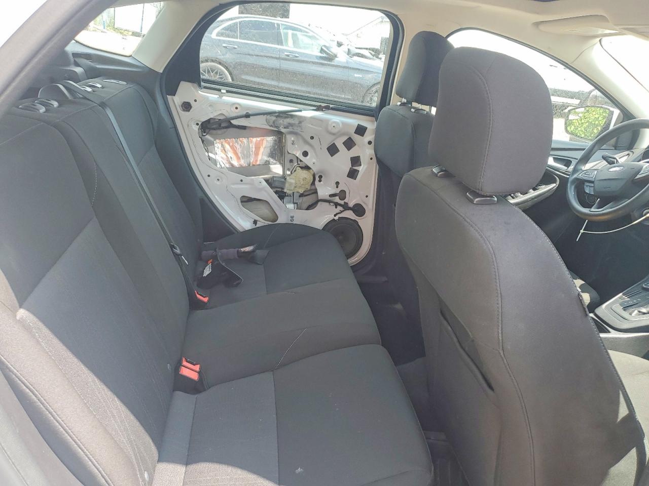 2015 Ford Focus Se White vin: 1FADP3K21FL265259