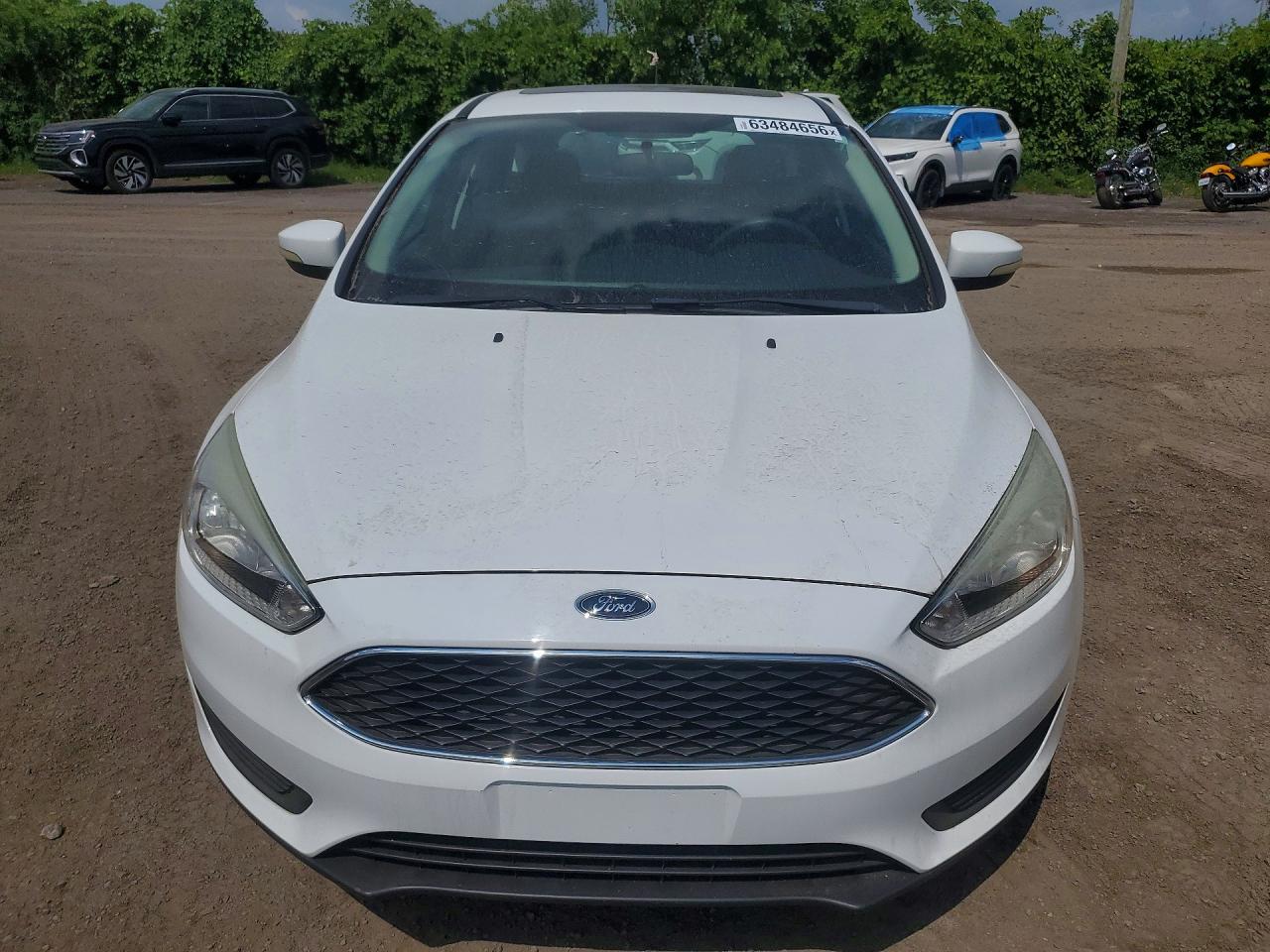 2015 Ford Focus Se White vin: 1FADP3K21FL265259