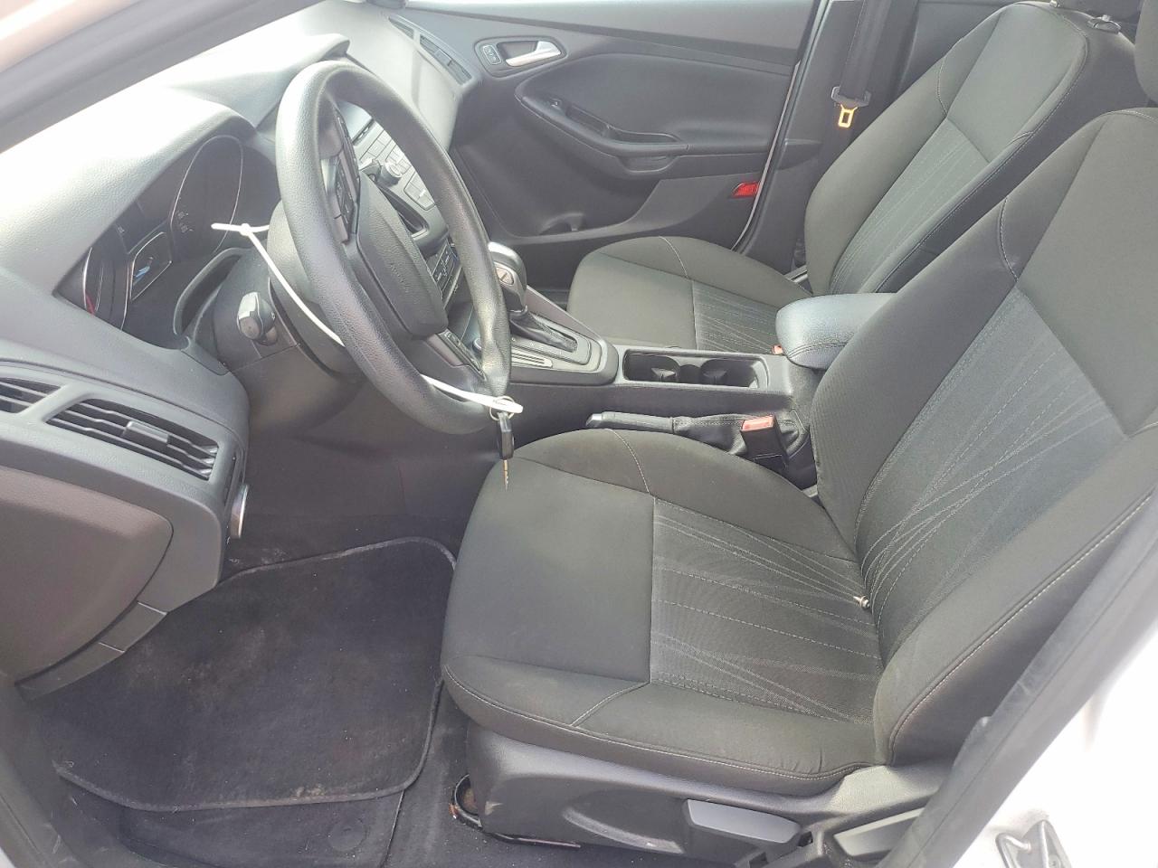 2015 Ford Focus Se White vin: 1FADP3K21FL265259