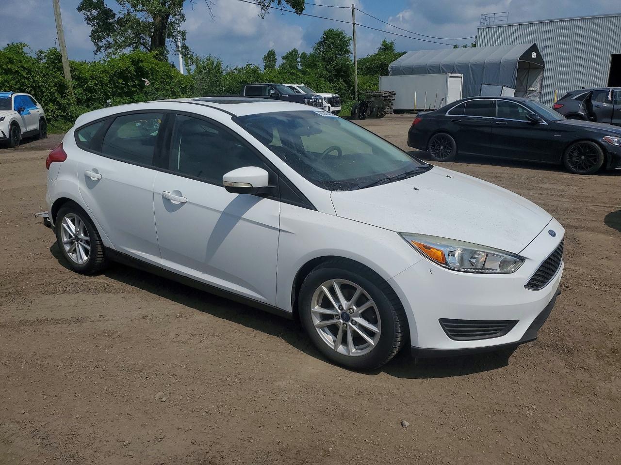 2015 Ford Focus Se White vin: 1FADP3K21FL265259