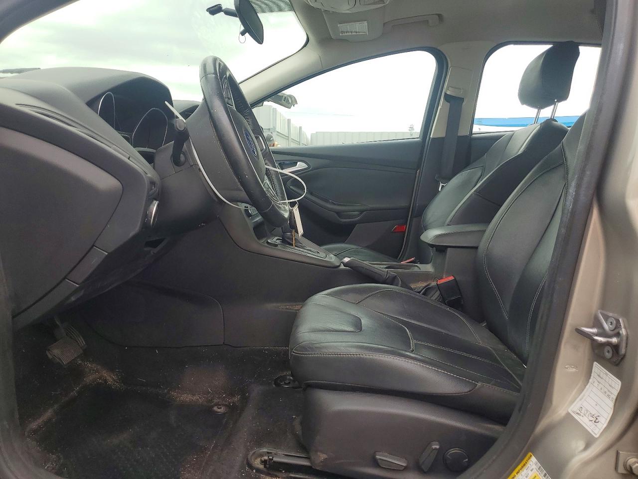 2015 Ford Focus Se Beige vin: 1FADP3K21FL302651