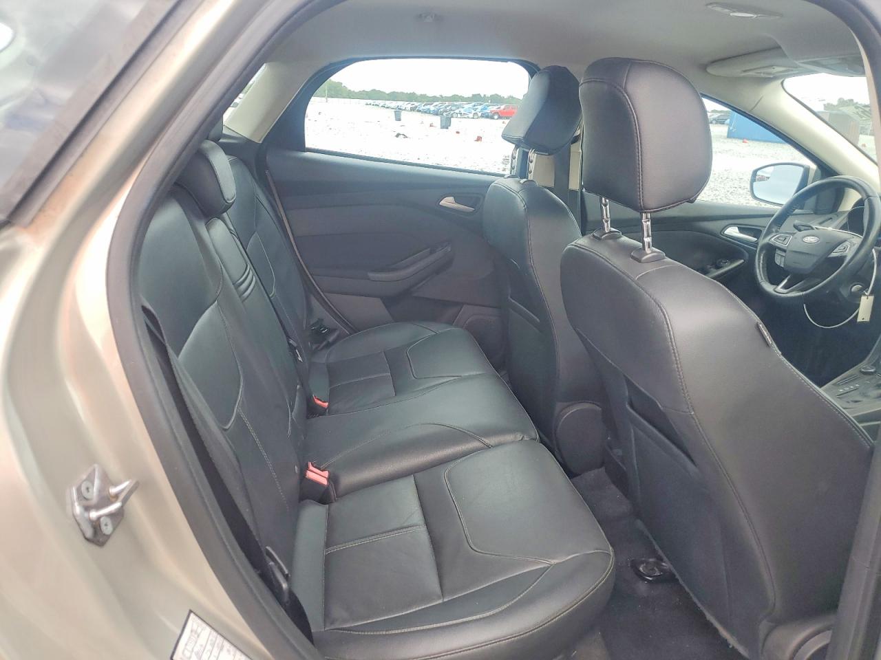 2015 Ford Focus Se Beige vin: 1FADP3K21FL302651