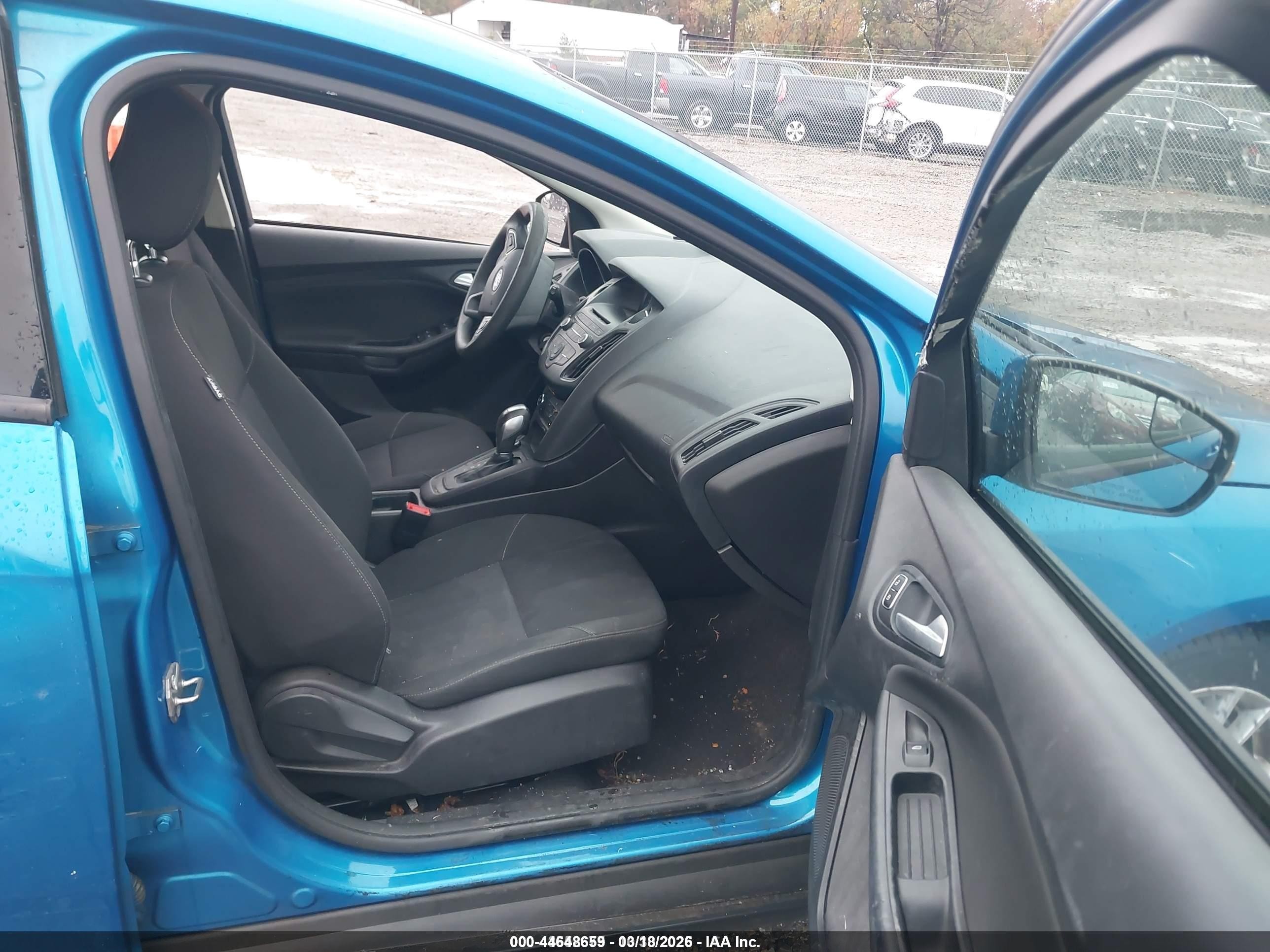2015 Ford Focus Se Blue vin: 1FADP3K21FL315738