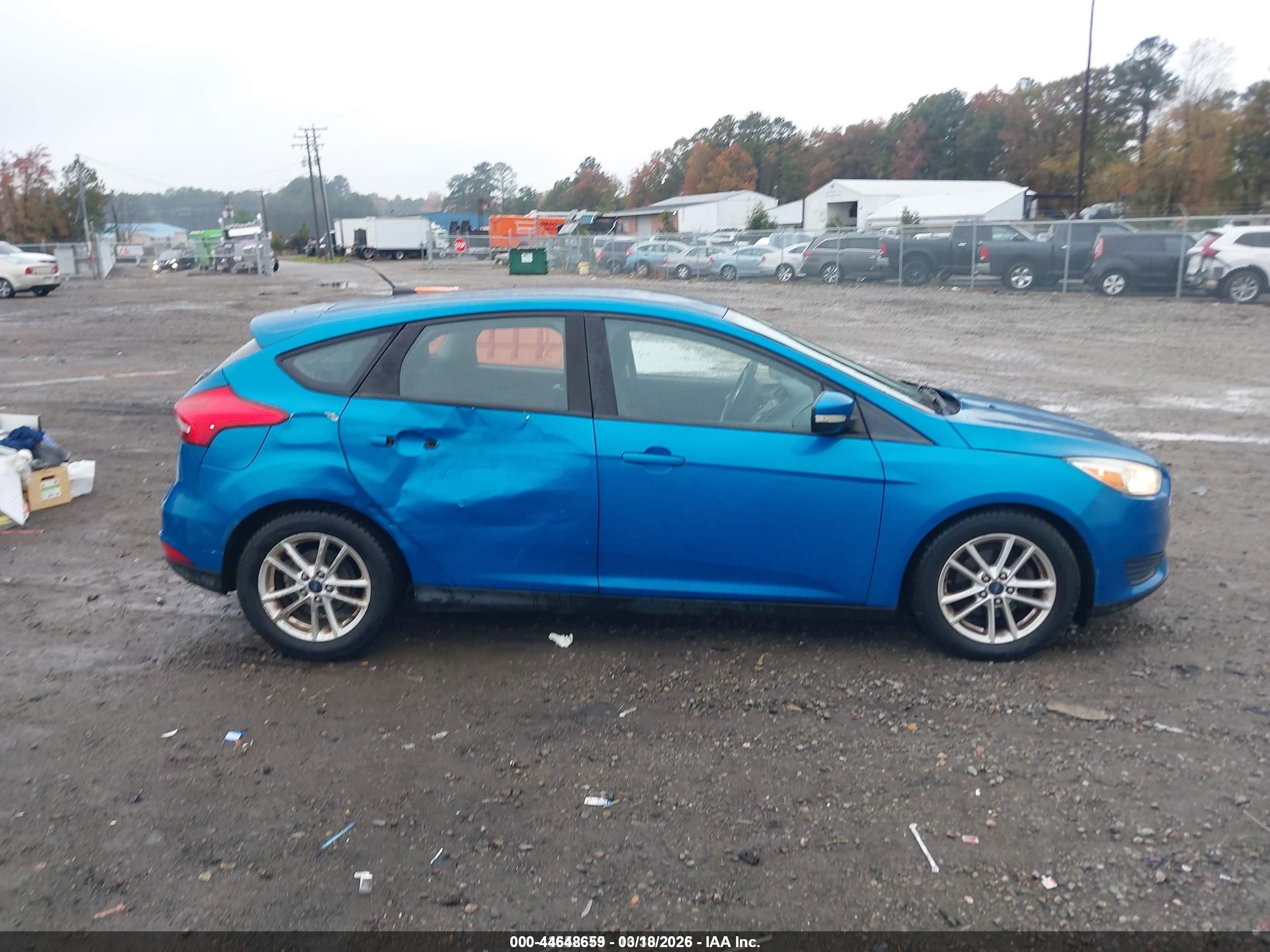 2015 Ford Focus Se Blue vin: 1FADP3K21FL315738