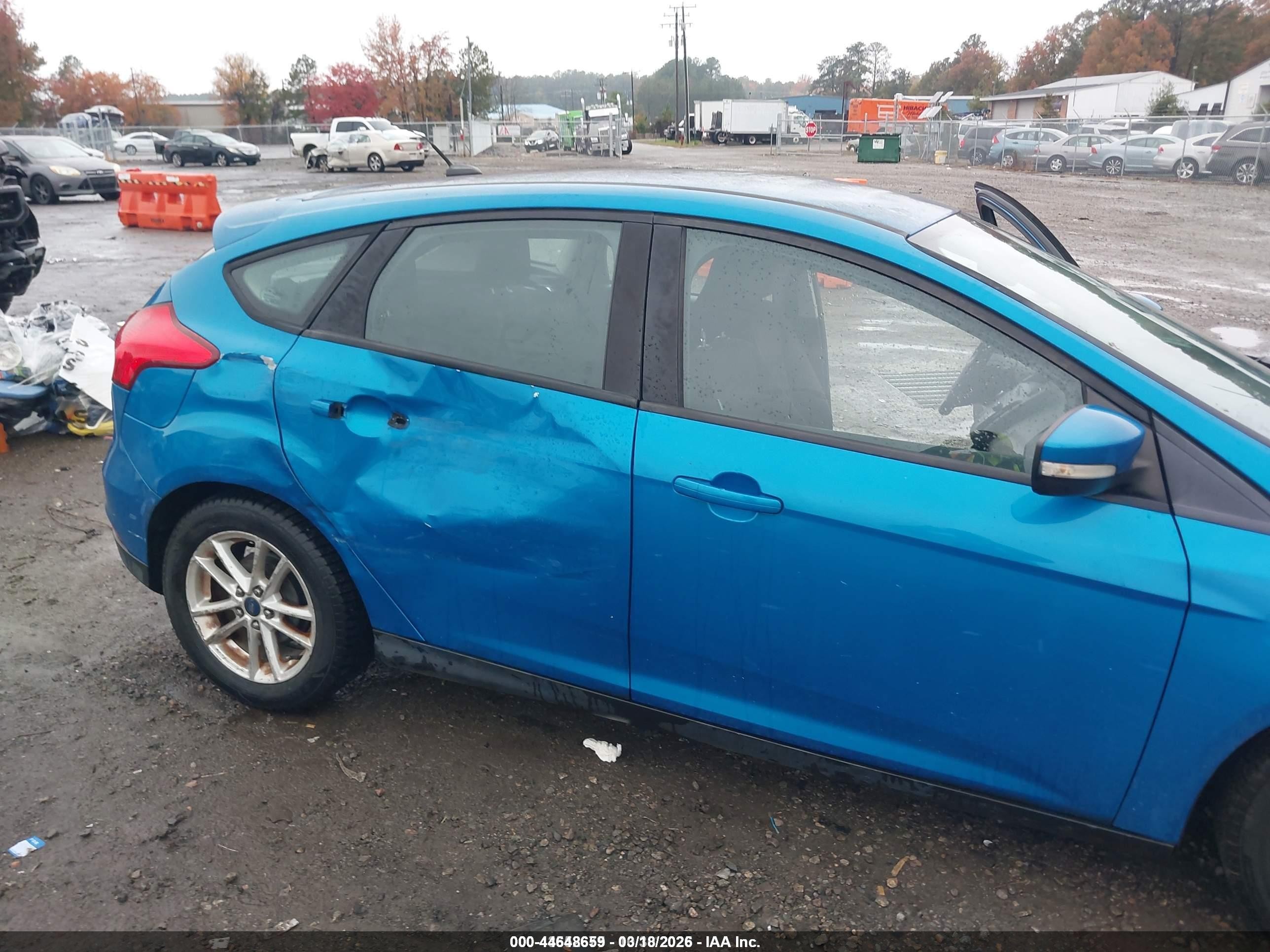 2015 Ford Focus Se Blue vin: 1FADP3K21FL315738