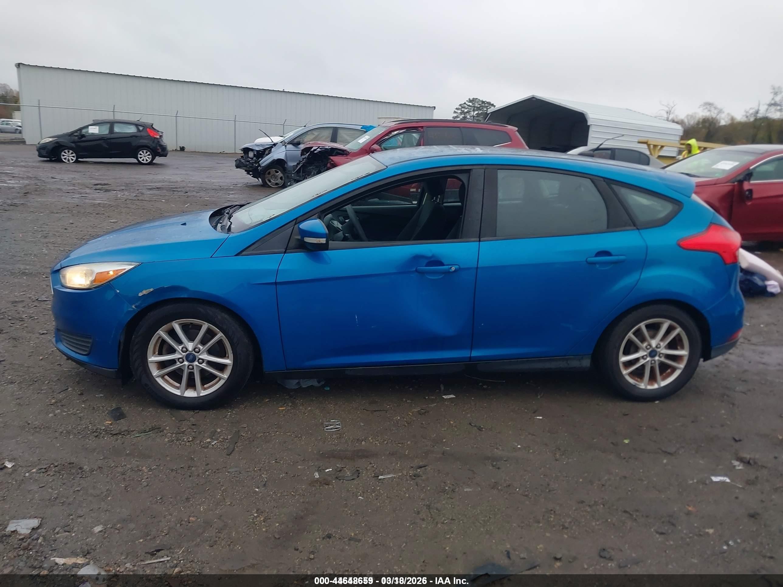 2015 Ford Focus Se Blue vin: 1FADP3K21FL315738