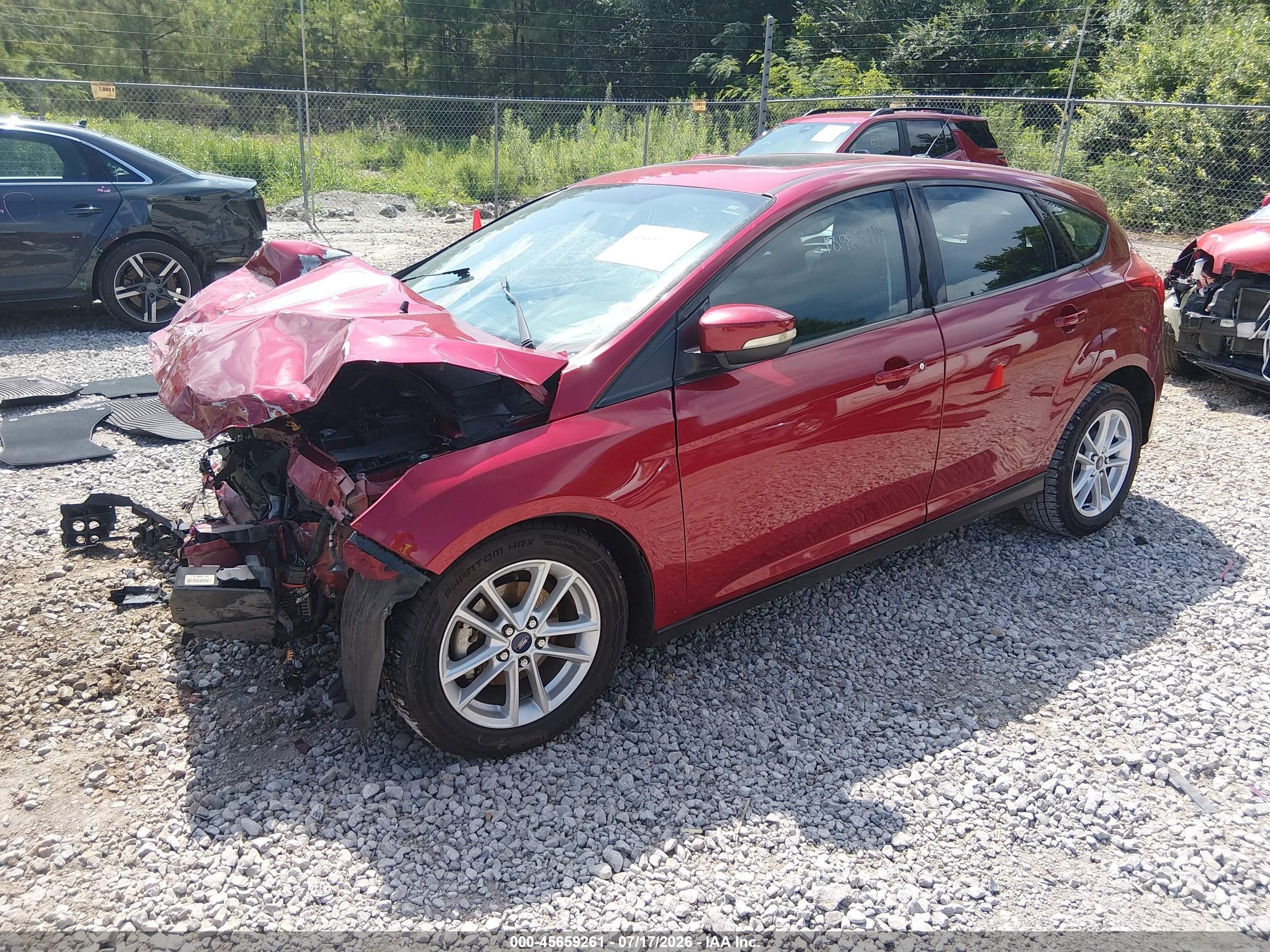 2015 Ford Focus Se Красный vin: 1FADP3K21FL346911