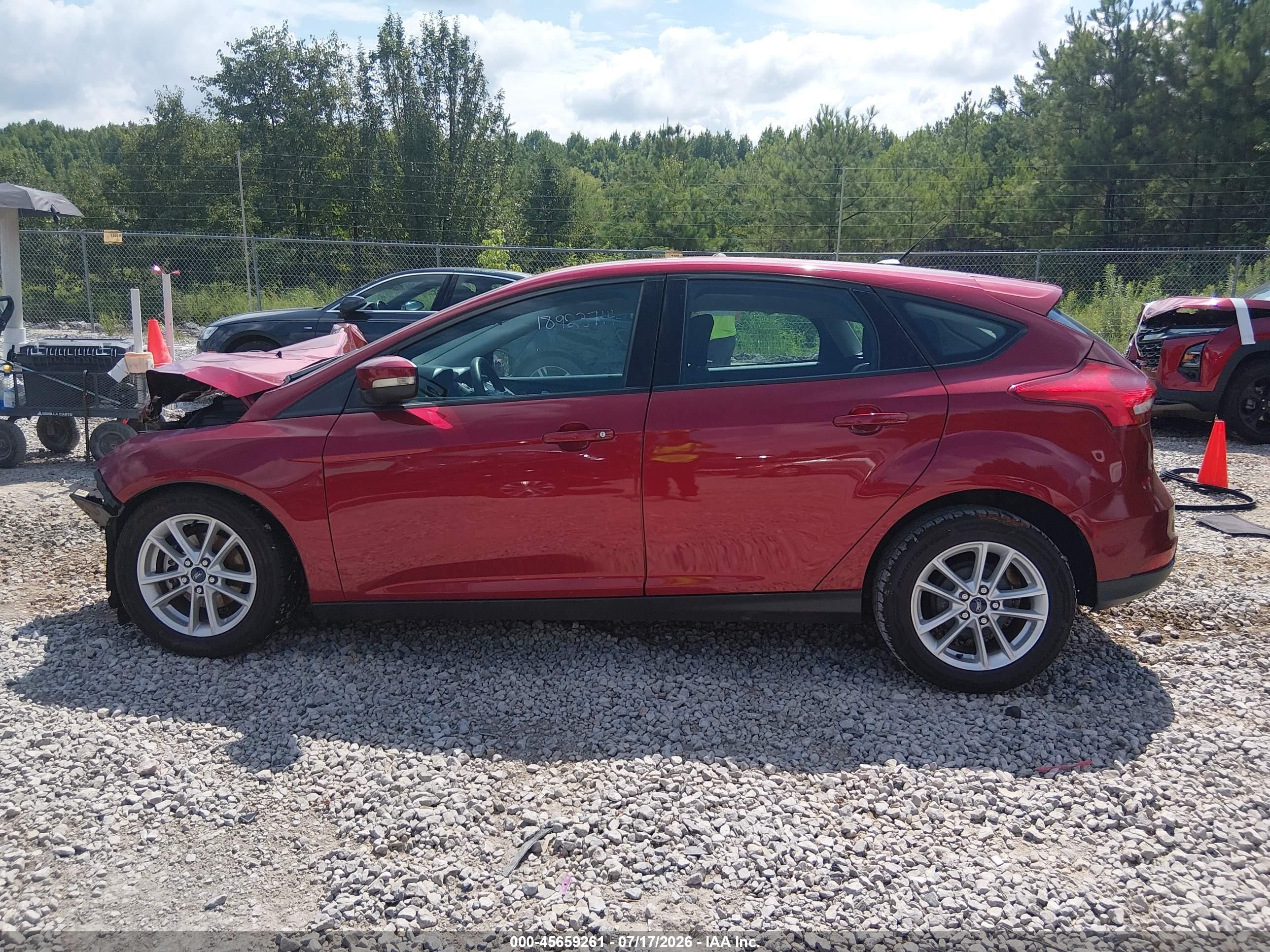 2015 Ford Focus Se Красный vin: 1FADP3K21FL346911
