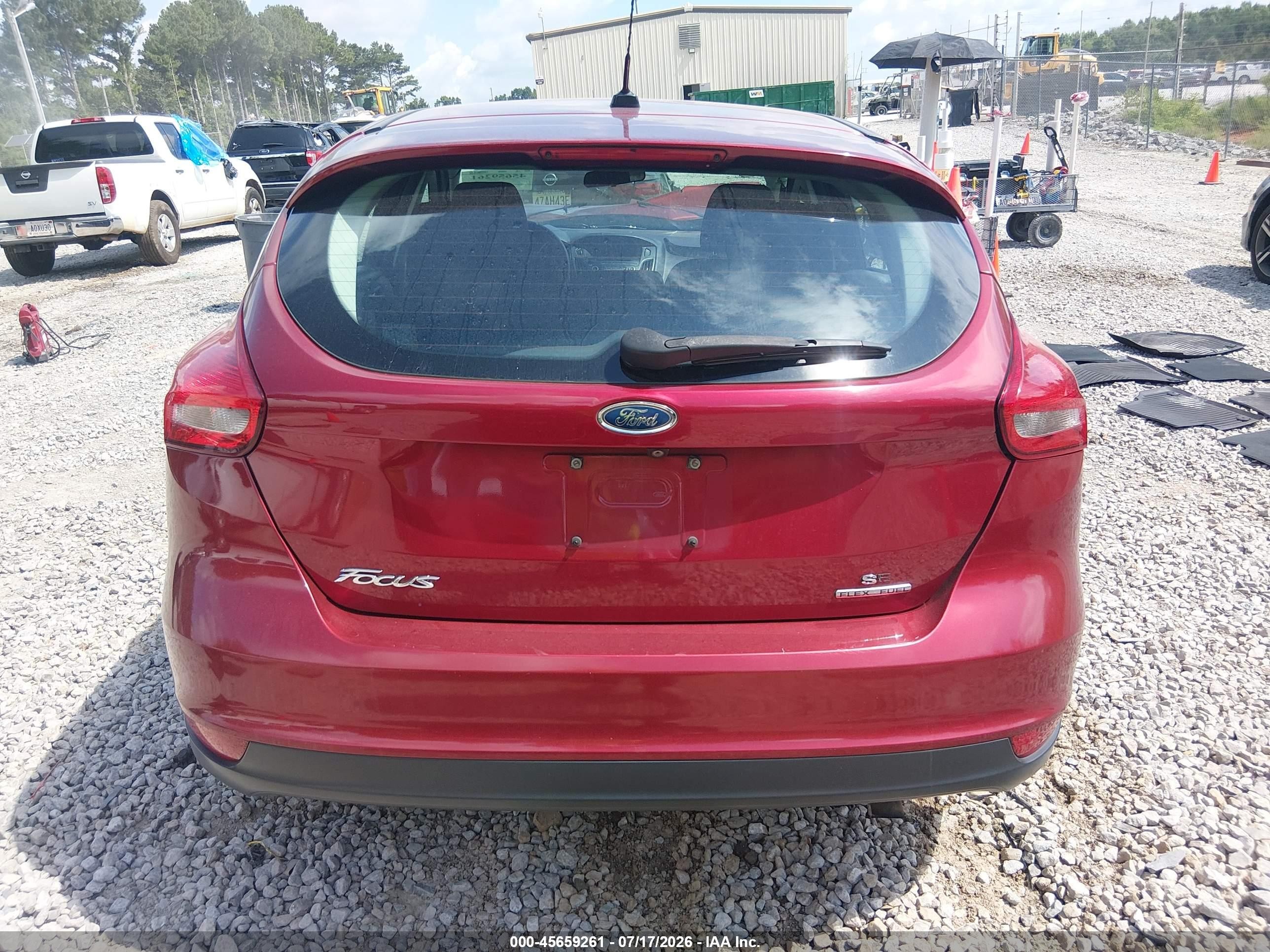 2015 Ford Focus Se Красный vin: 1FADP3K21FL346911