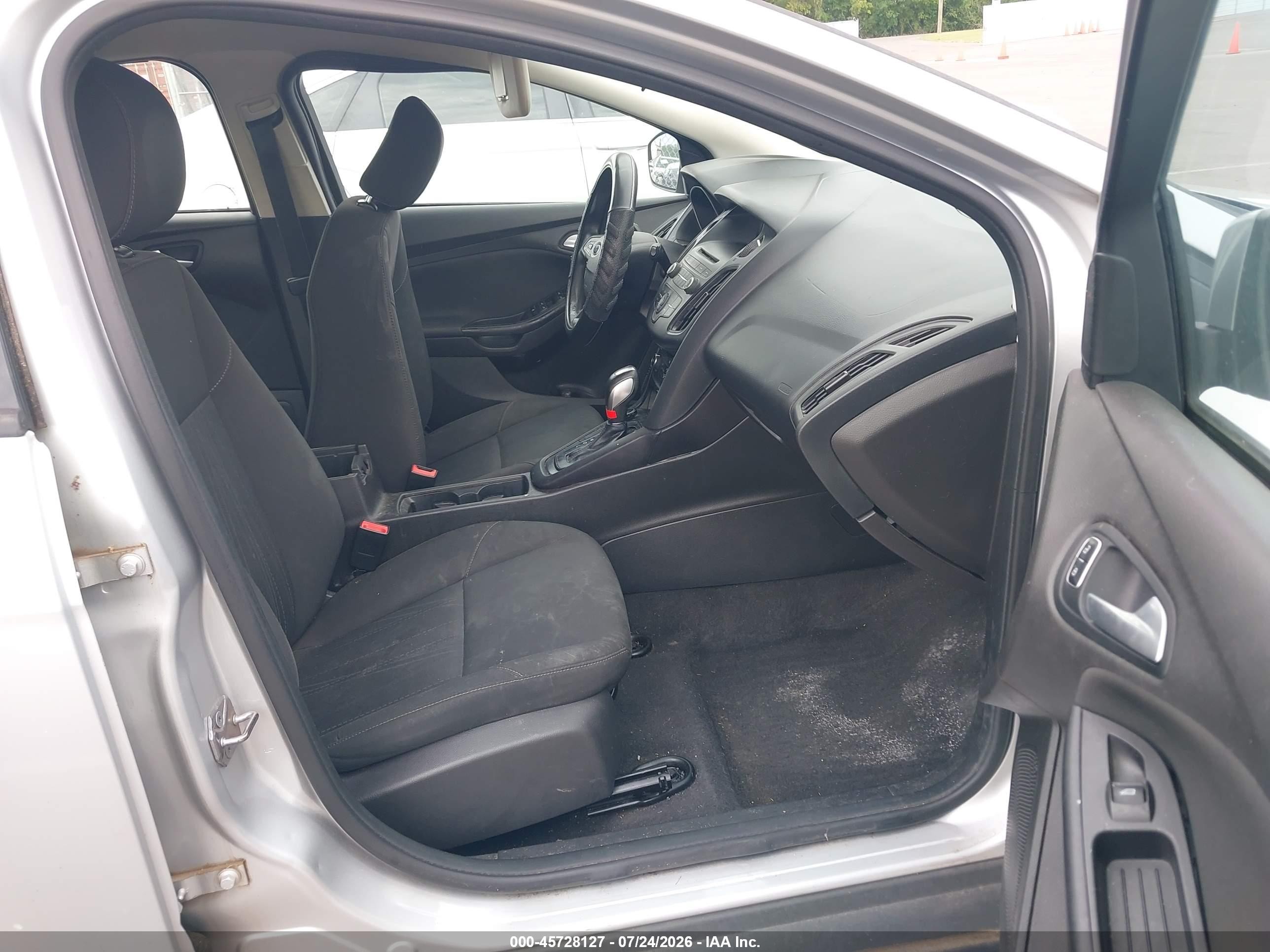 2015 Ford Focus Se Silver vin: 1FADP3K21FL351154
