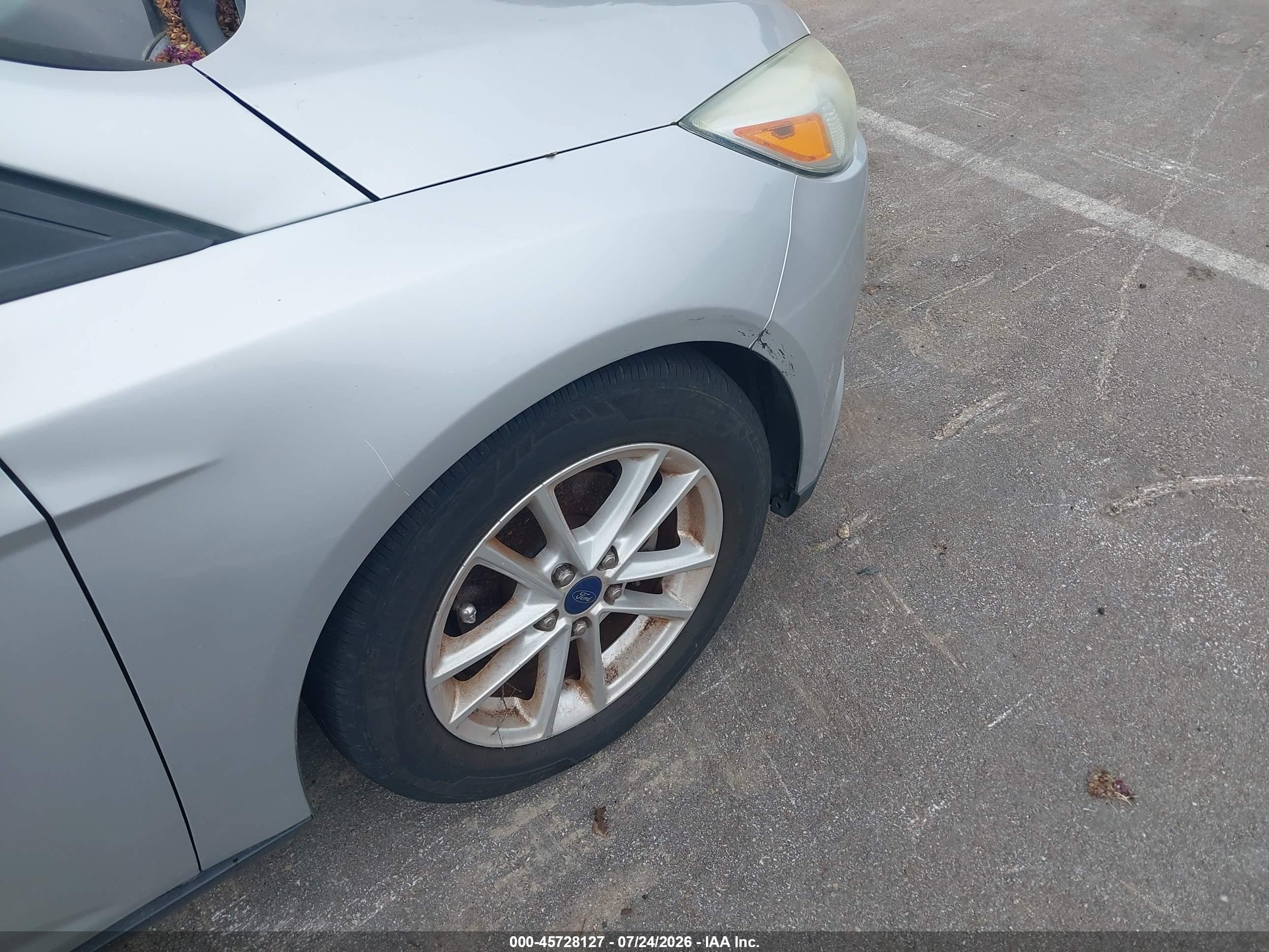 2015 Ford Focus Se Silver vin: 1FADP3K21FL351154