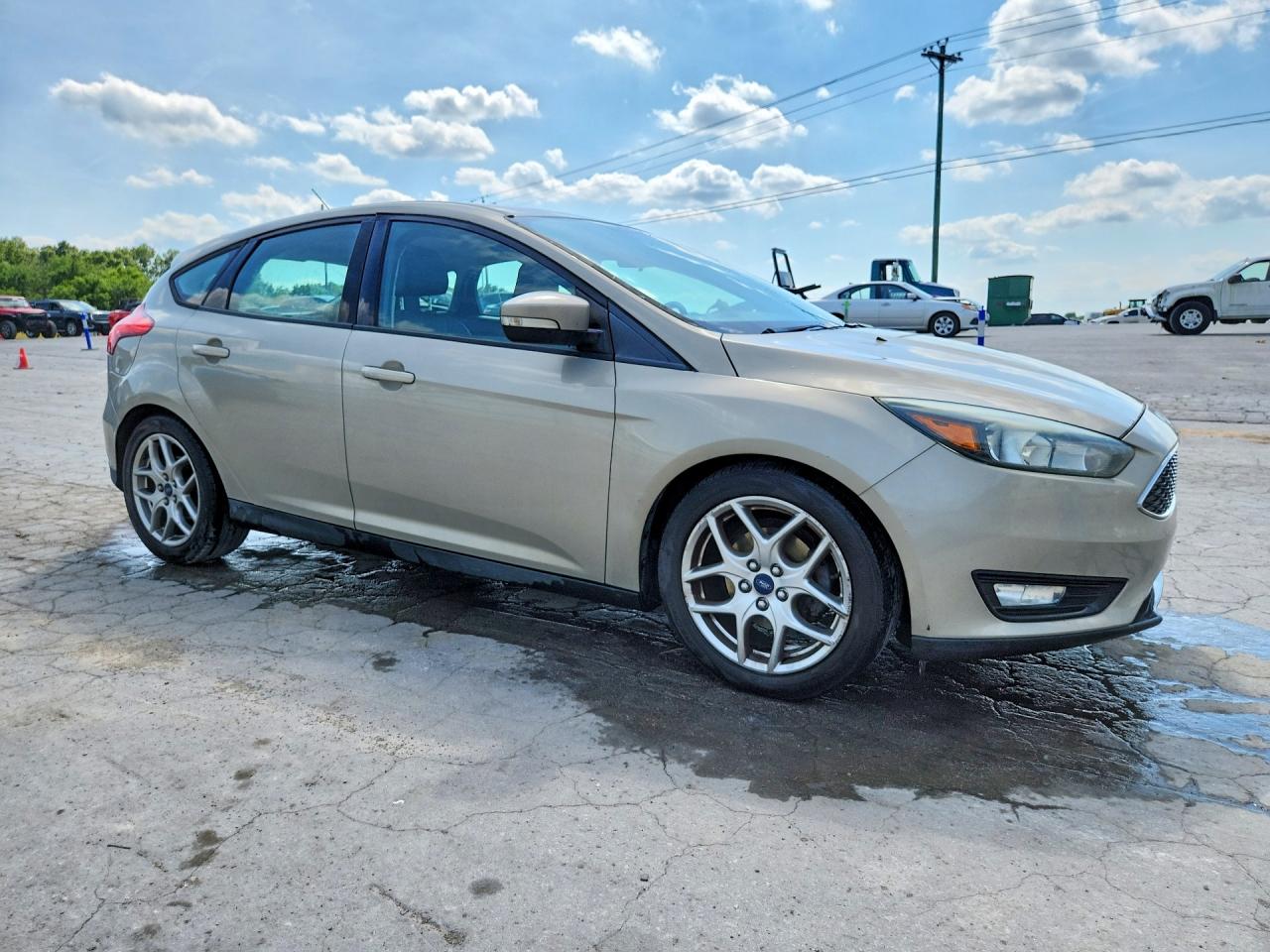 2015 Ford Focus Se Beige vin: 1FADP3K21FL360565