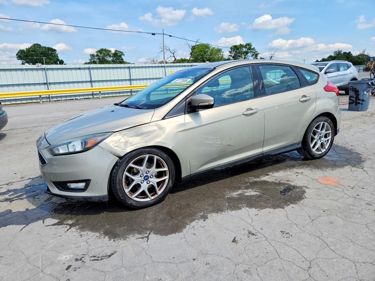 2015 Ford Focus Se Beige vin: 1FADP3K21FL360565