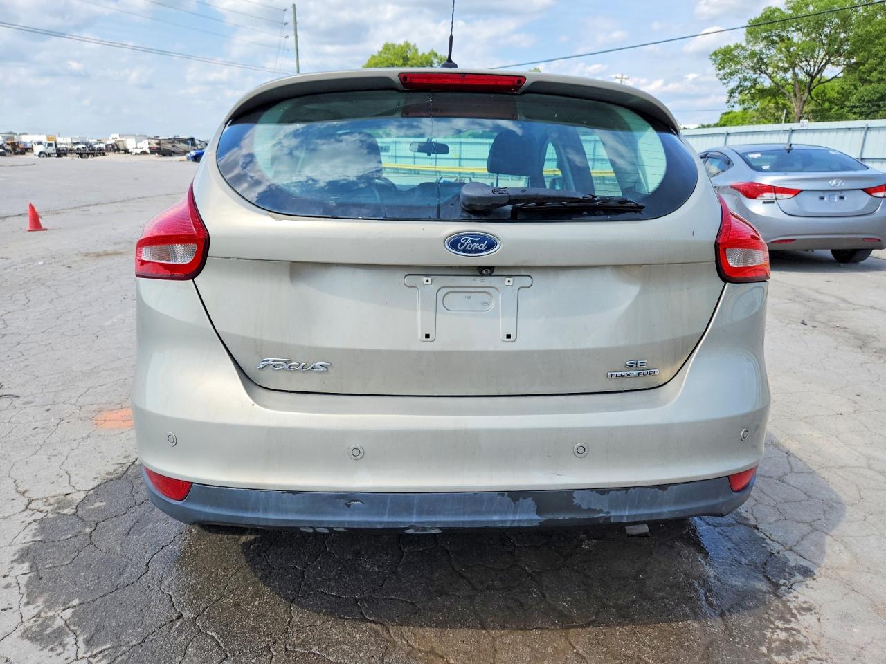 2015 Ford Focus Se Beige vin: 1FADP3K21FL360565