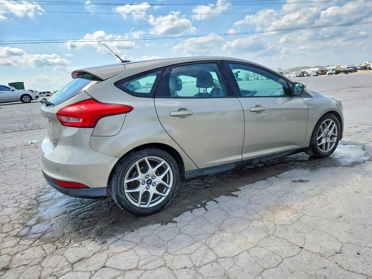 2015 Ford Focus Se Beige vin: 1FADP3K21FL360565