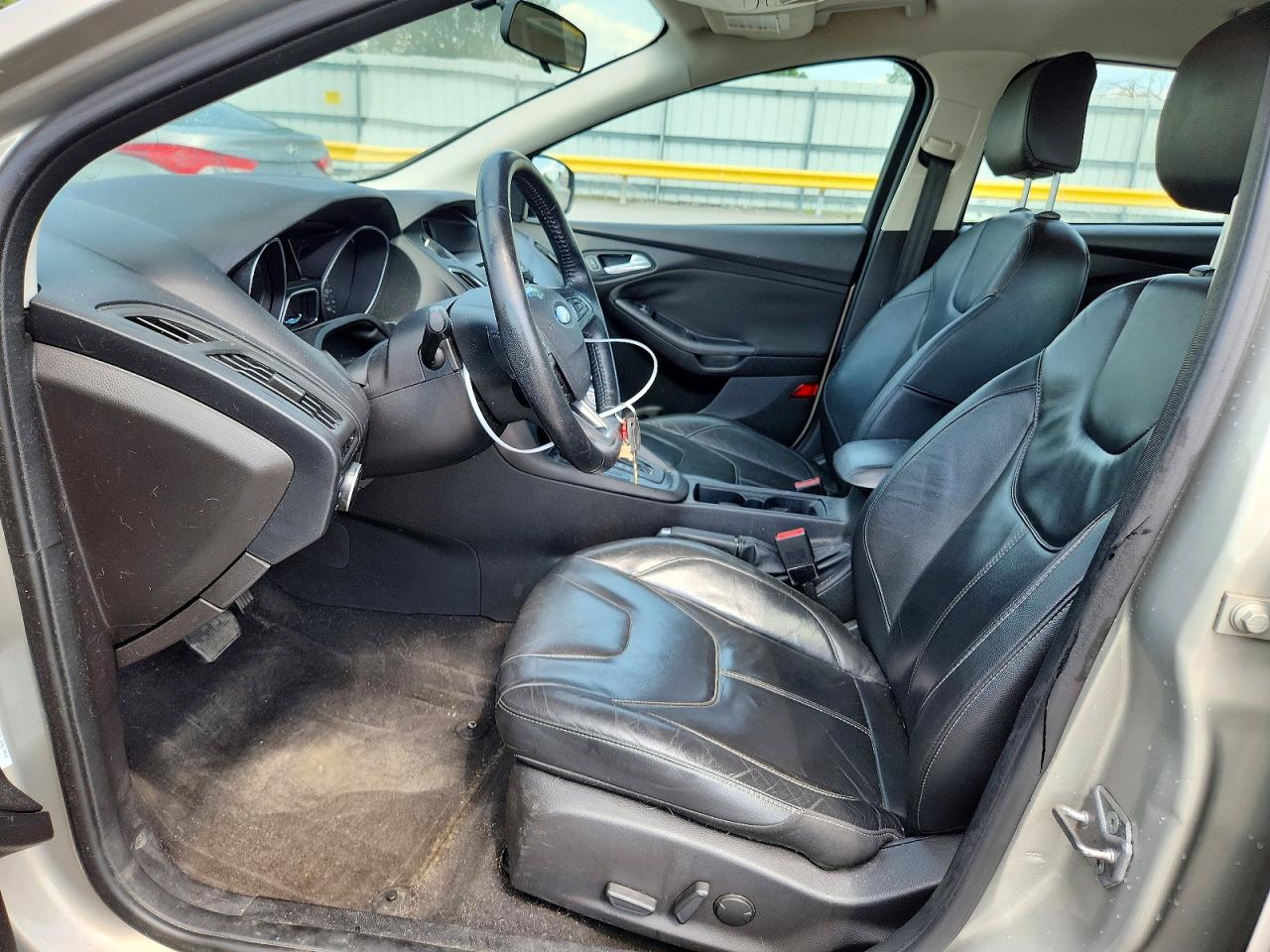 2015 Ford Focus Se Beige vin: 1FADP3K21FL360565