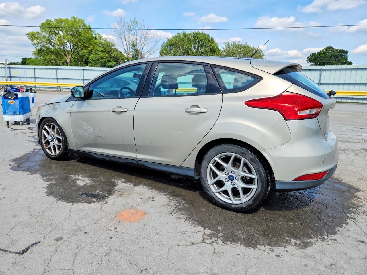 2015 Ford Focus Se Beige vin: 1FADP3K21FL360565