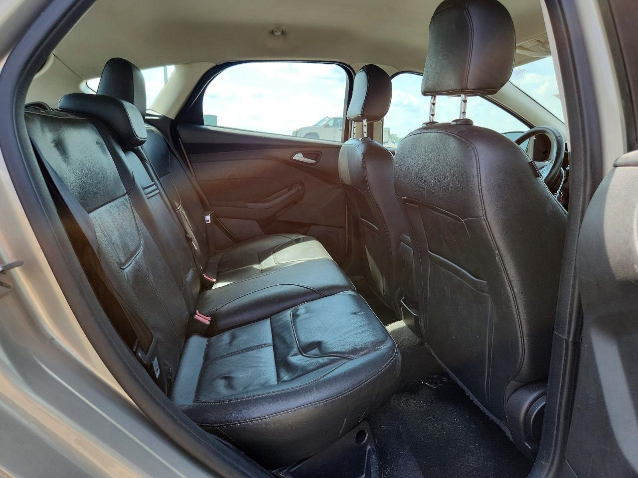 2015 Ford Focus Se Beige vin: 1FADP3K21FL360565