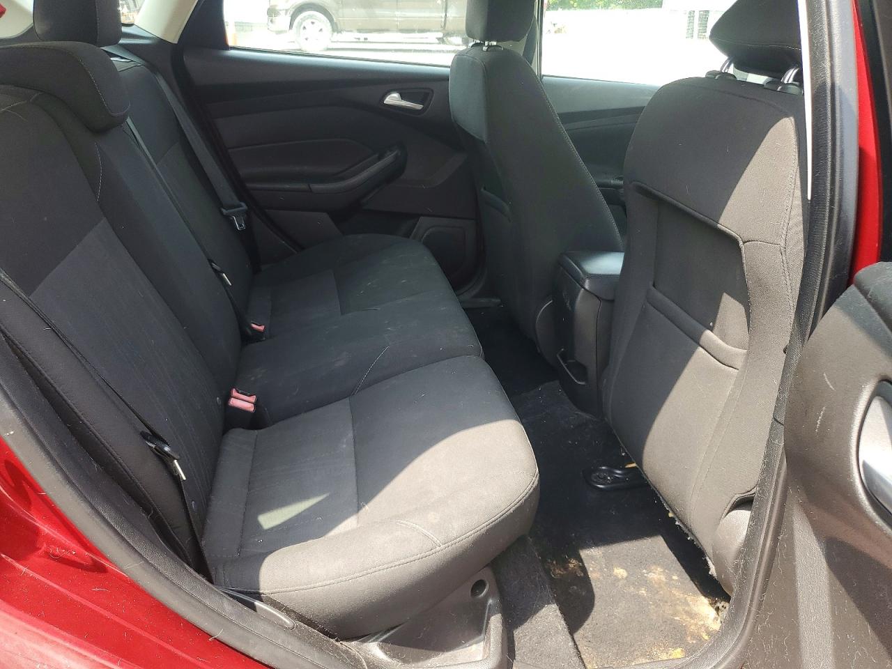 2015 Ford Focus Se Maroon vin: 1FADP3K21FL372005