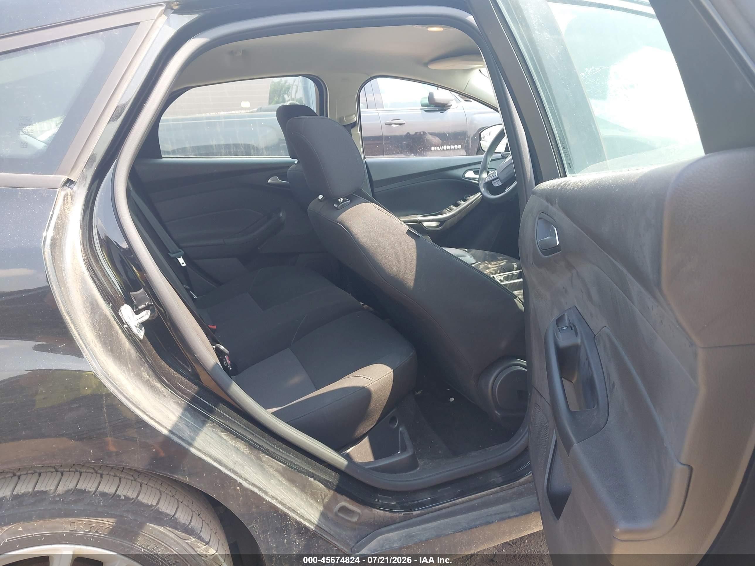 2015 Ford Focus Se Черный vin: 1FADP3K21FL383909