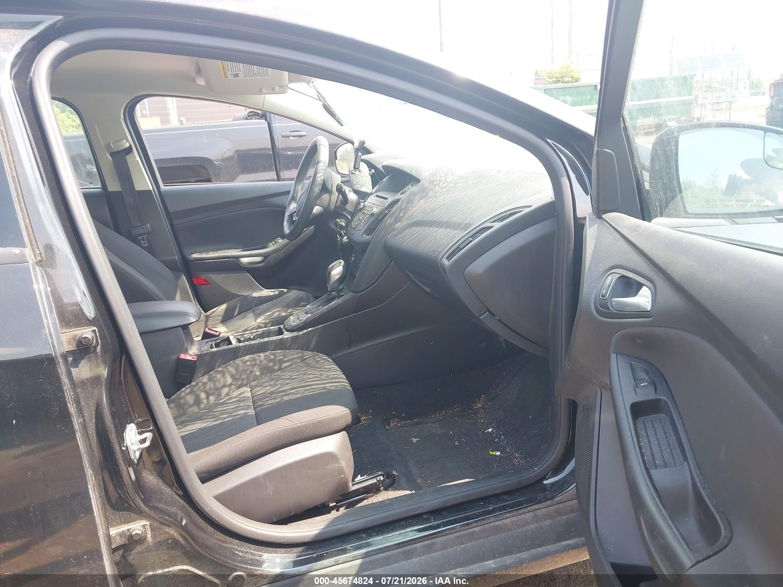 2015 Ford Focus Se Черный vin: 1FADP3K21FL383909