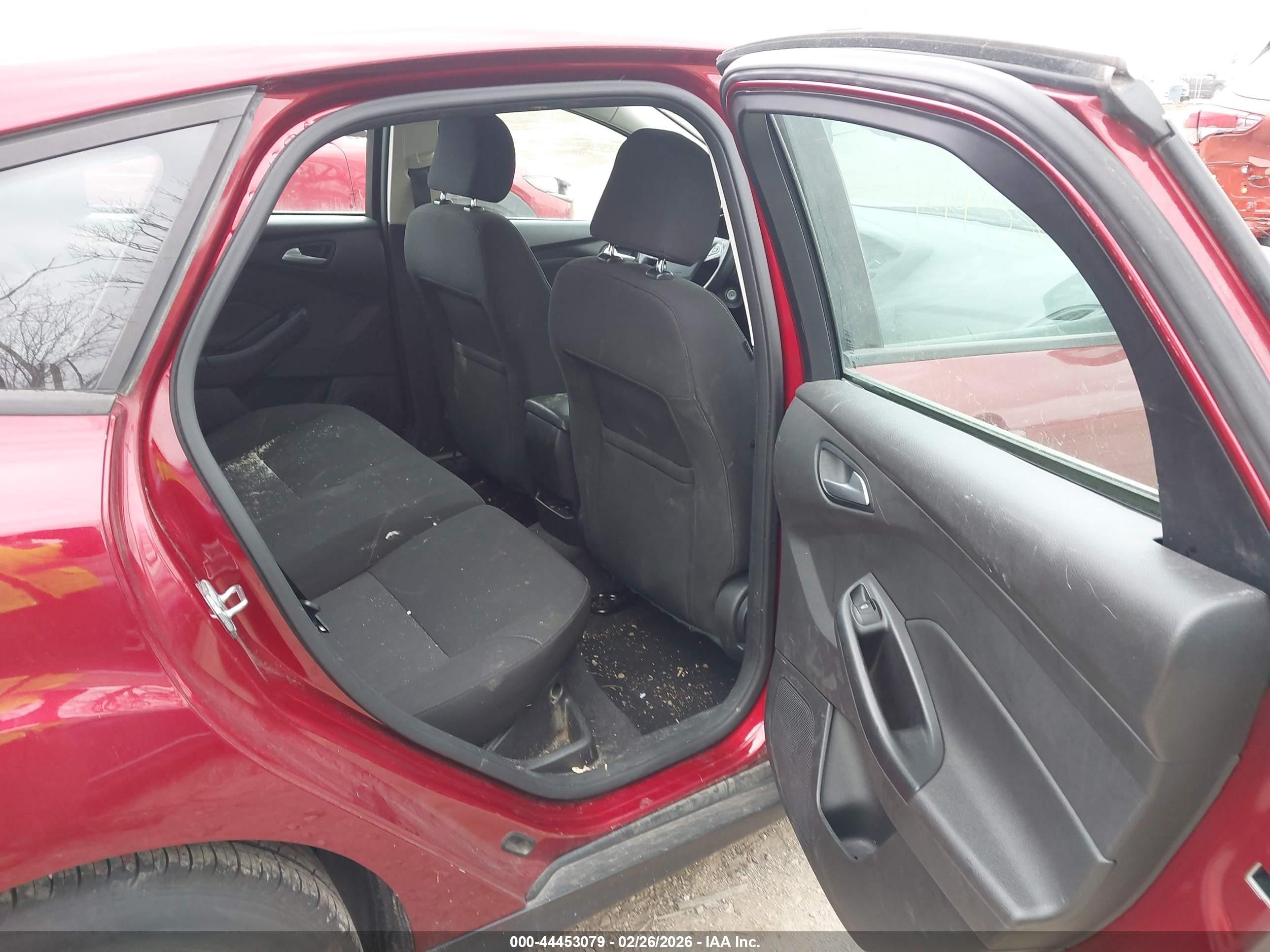 2016 Ford Focus Se Red vin: 1FADP3K21GL226978