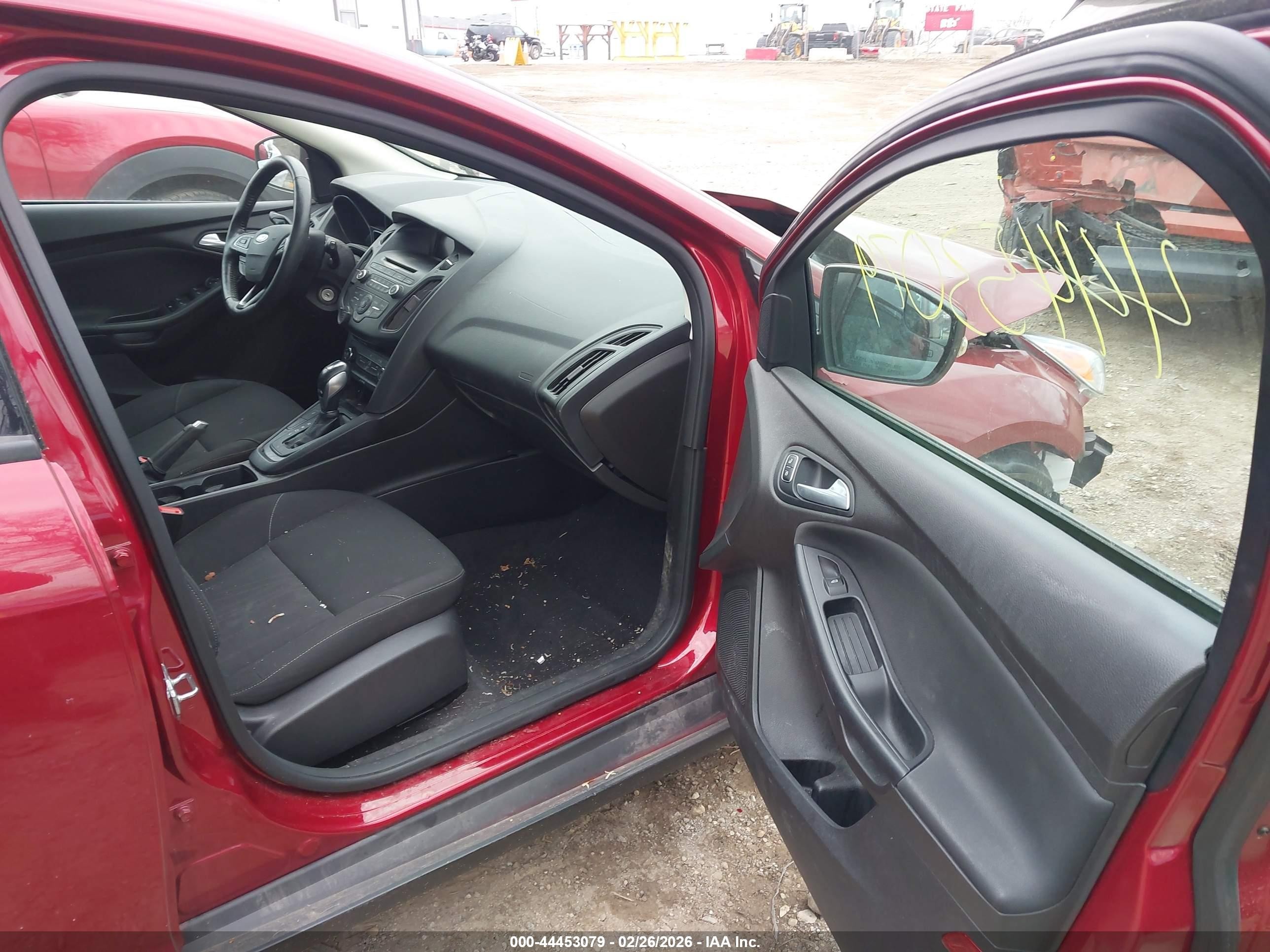 2016 Ford Focus Se Red vin: 1FADP3K21GL226978