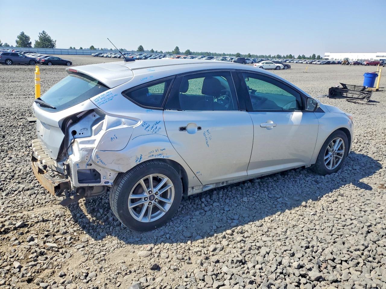 2016 Ford Focus Se Silver vin: 1FADP3K21GL276294