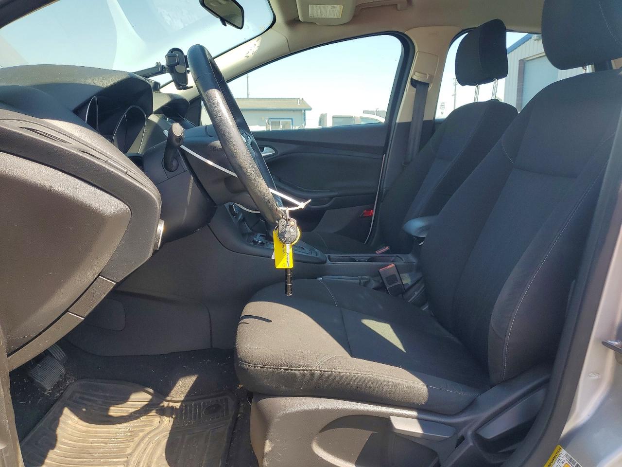 2016 Ford Focus Se Silver vin: 1FADP3K21GL276294