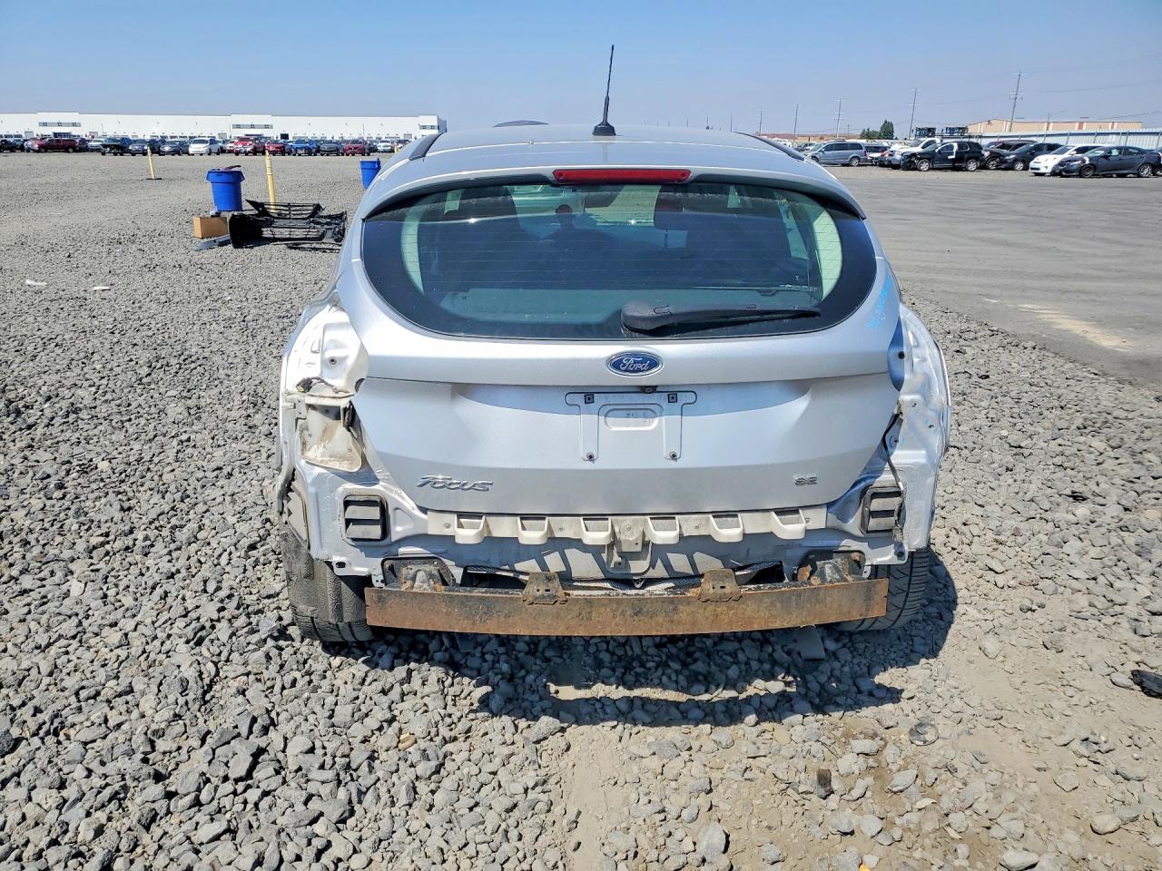 2016 Ford Focus Se Silver vin: 1FADP3K21GL276294