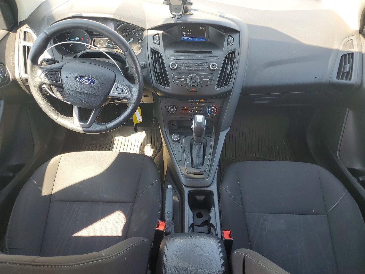 2016 Ford Focus Se Silver vin: 1FADP3K21GL276294
