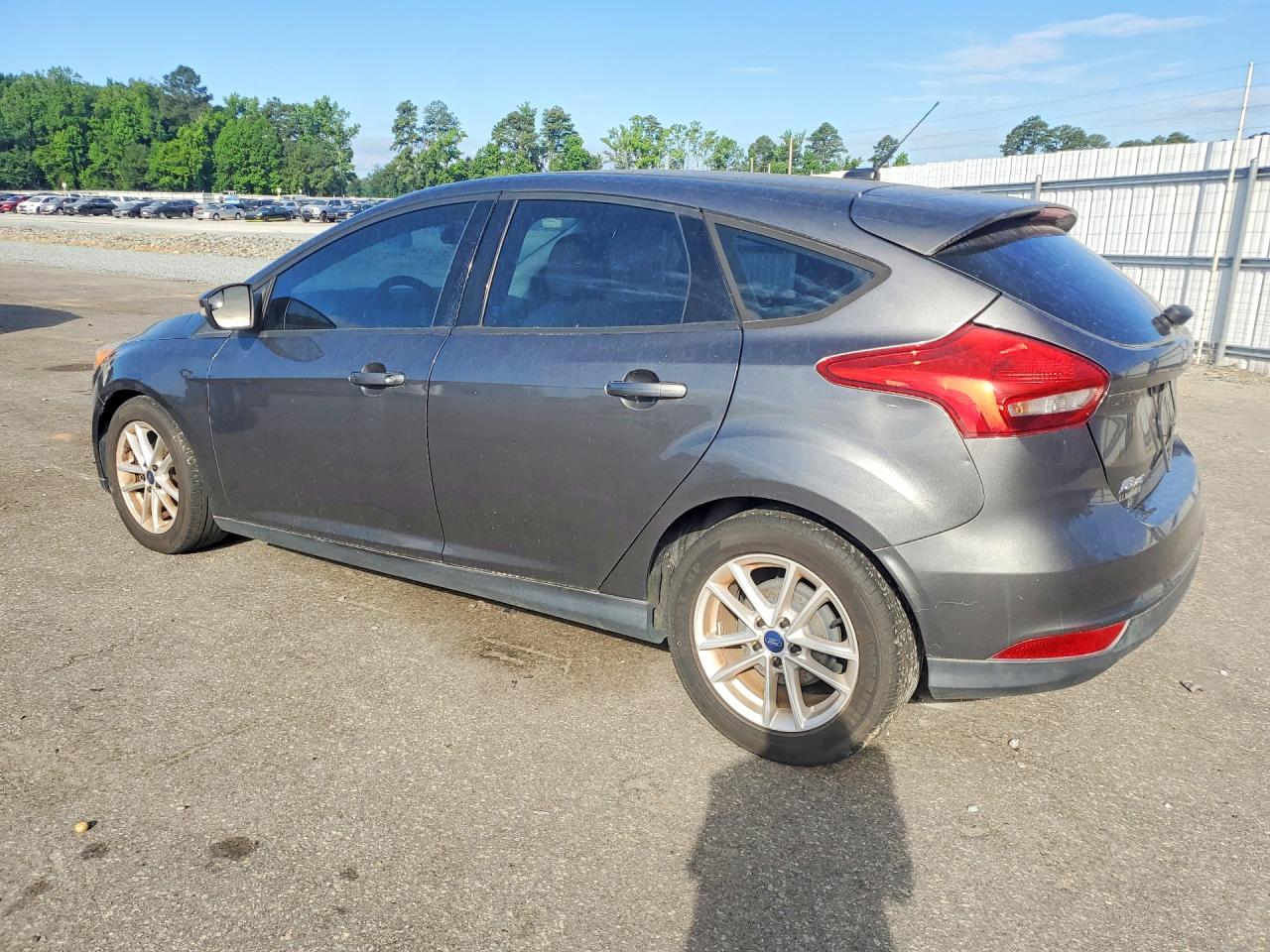 2017 Ford Focus Se Gray vin: 1FADP3K21HL231244