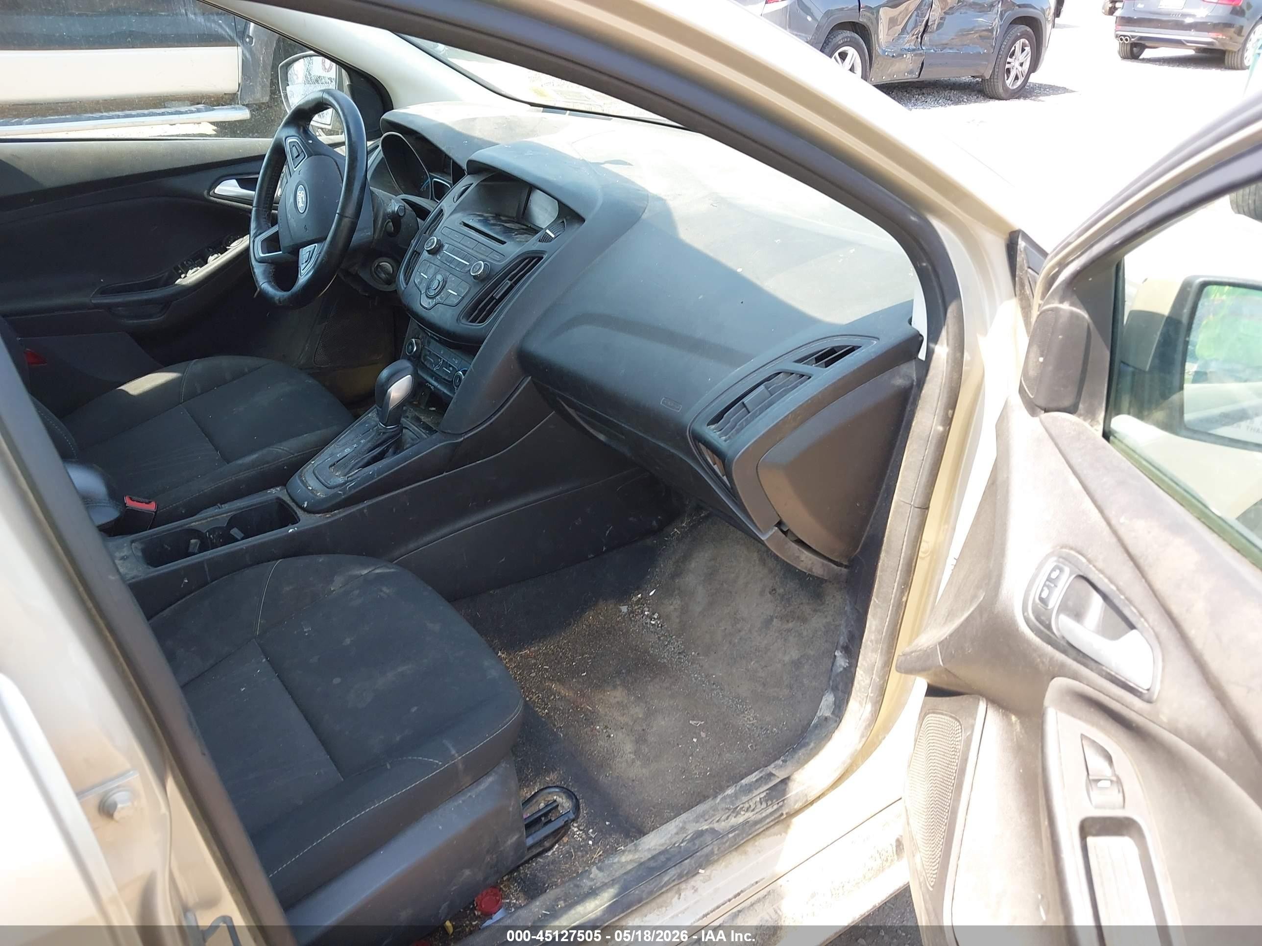 2017 Ford Focus Se Gold vin: 1FADP3K21HL312812