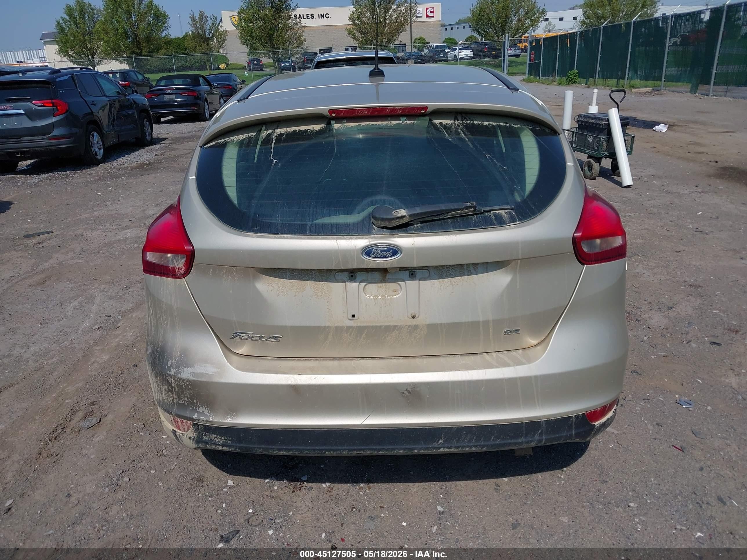 2017 Ford Focus Se Gold vin: 1FADP3K21HL312812