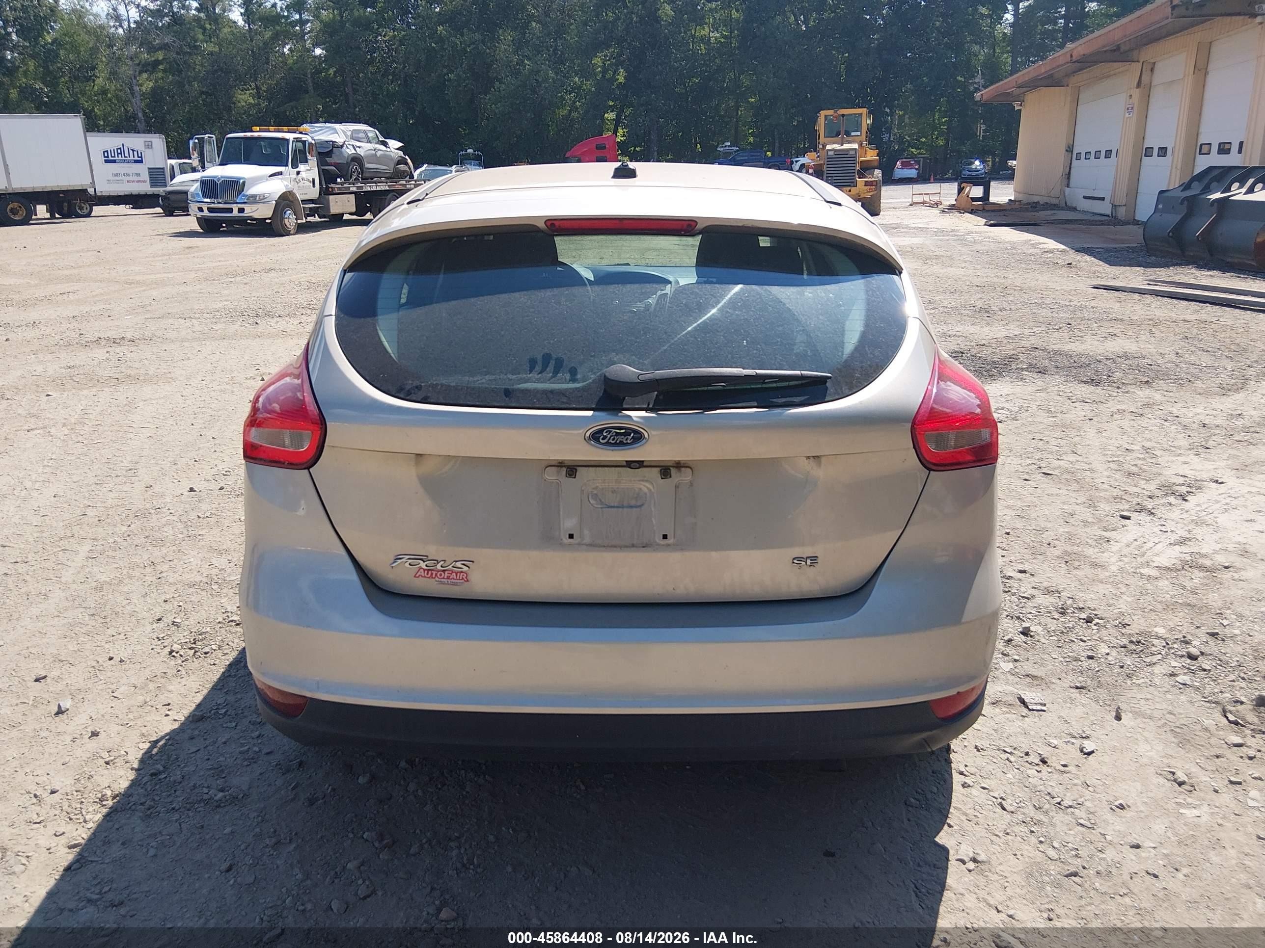 2018 Ford Focus Se Beige vin: 1FADP3K21JL225806