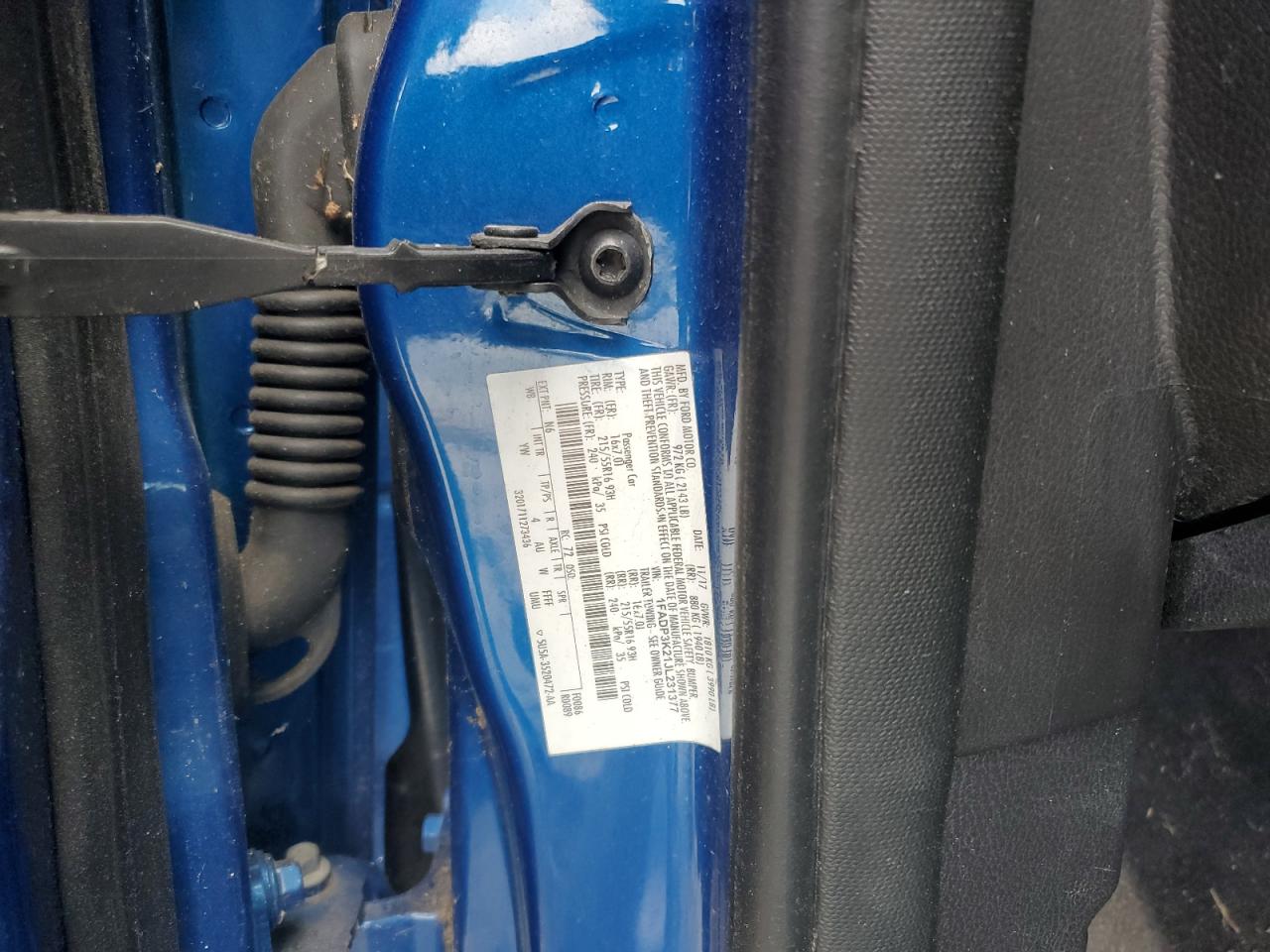 2018 Ford Focus Se Синий vin: 1FADP3K21JL231377