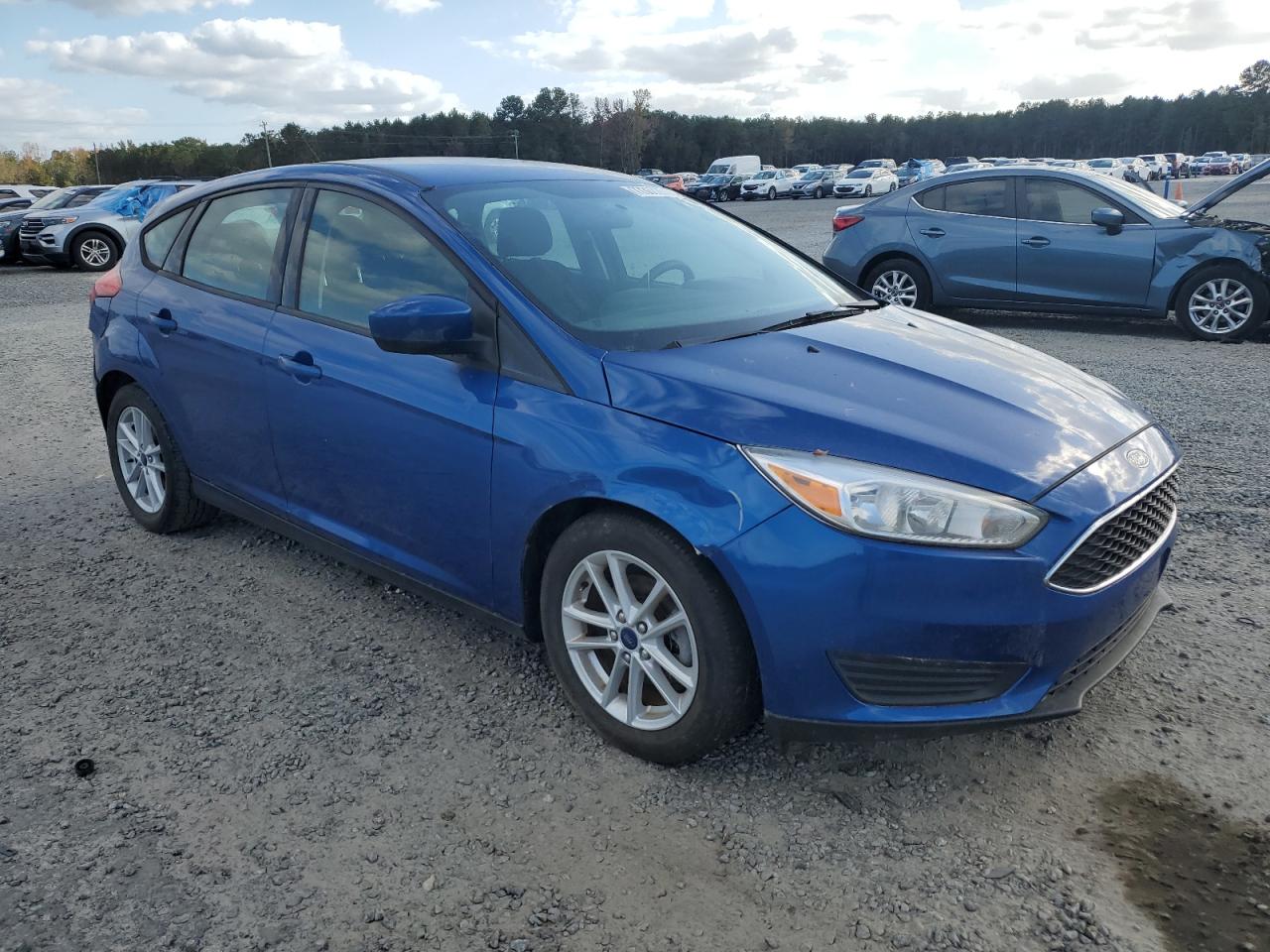 2018 Ford Focus Se Синий vin: 1FADP3K21JL231377