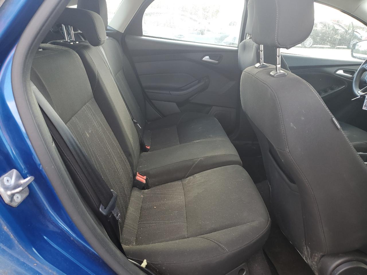 2018 Ford Focus Se Синий vin: 1FADP3K21JL231377