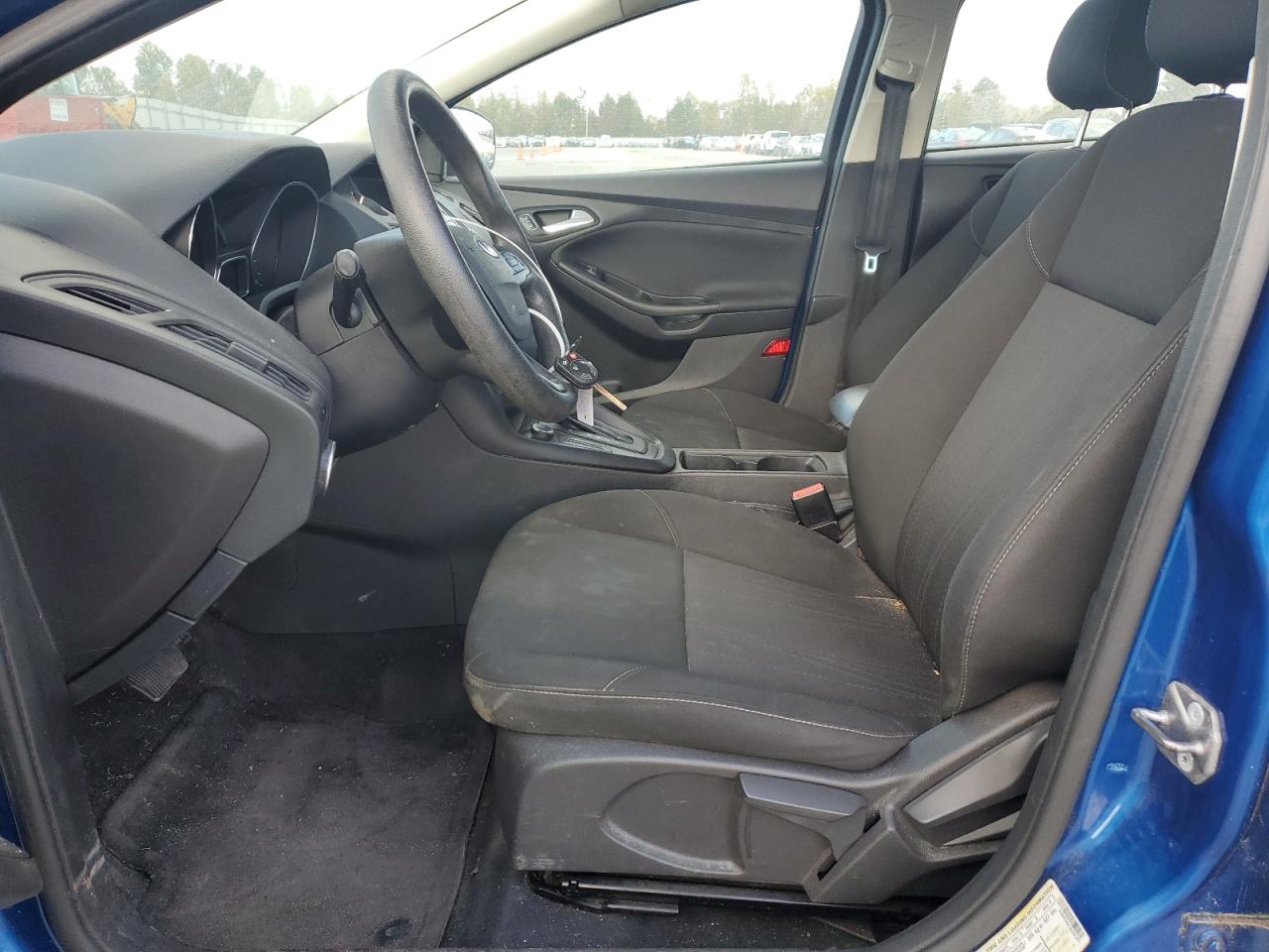 2018 Ford Focus Se Синий vin: 1FADP3K21JL231377