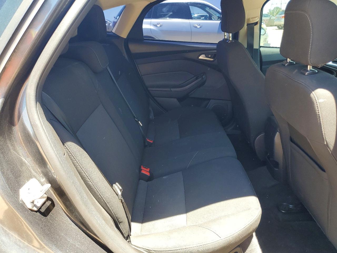 2018 Ford Focus Se Серый vin: 1FADP3K21JL282846