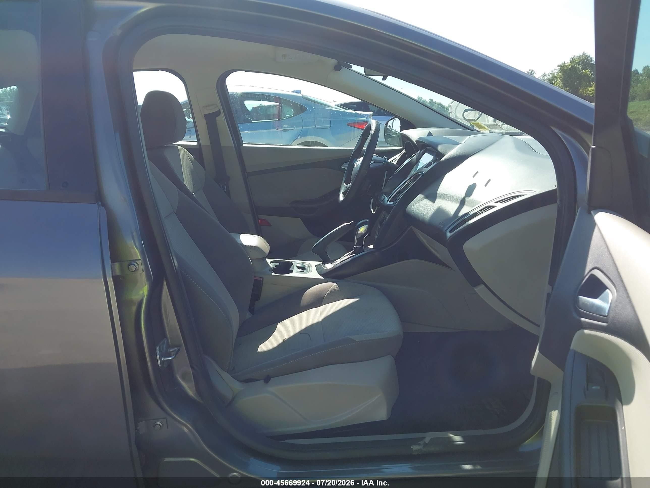 2013 Ford Focus Se Gray vin: 1FADP3K22DL166785