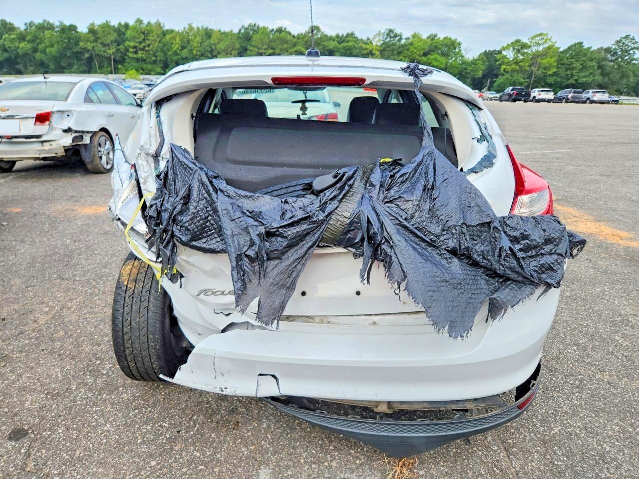 2013 Ford Focus Se White vin: 1FADP3K22DL317608