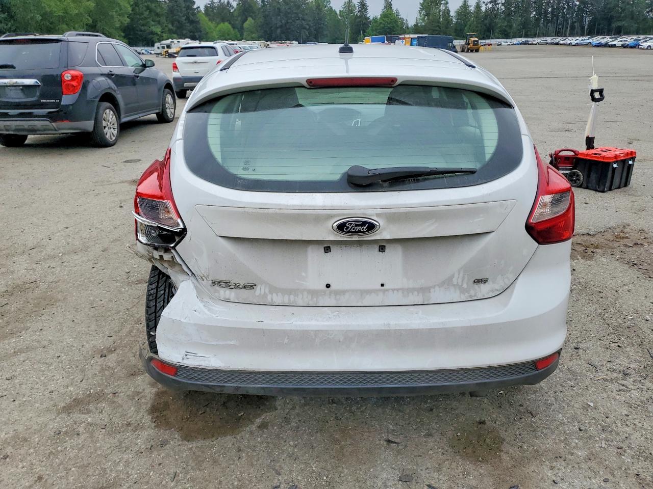 2014 Ford Focus Se White vin: 1FADP3K22EL112470