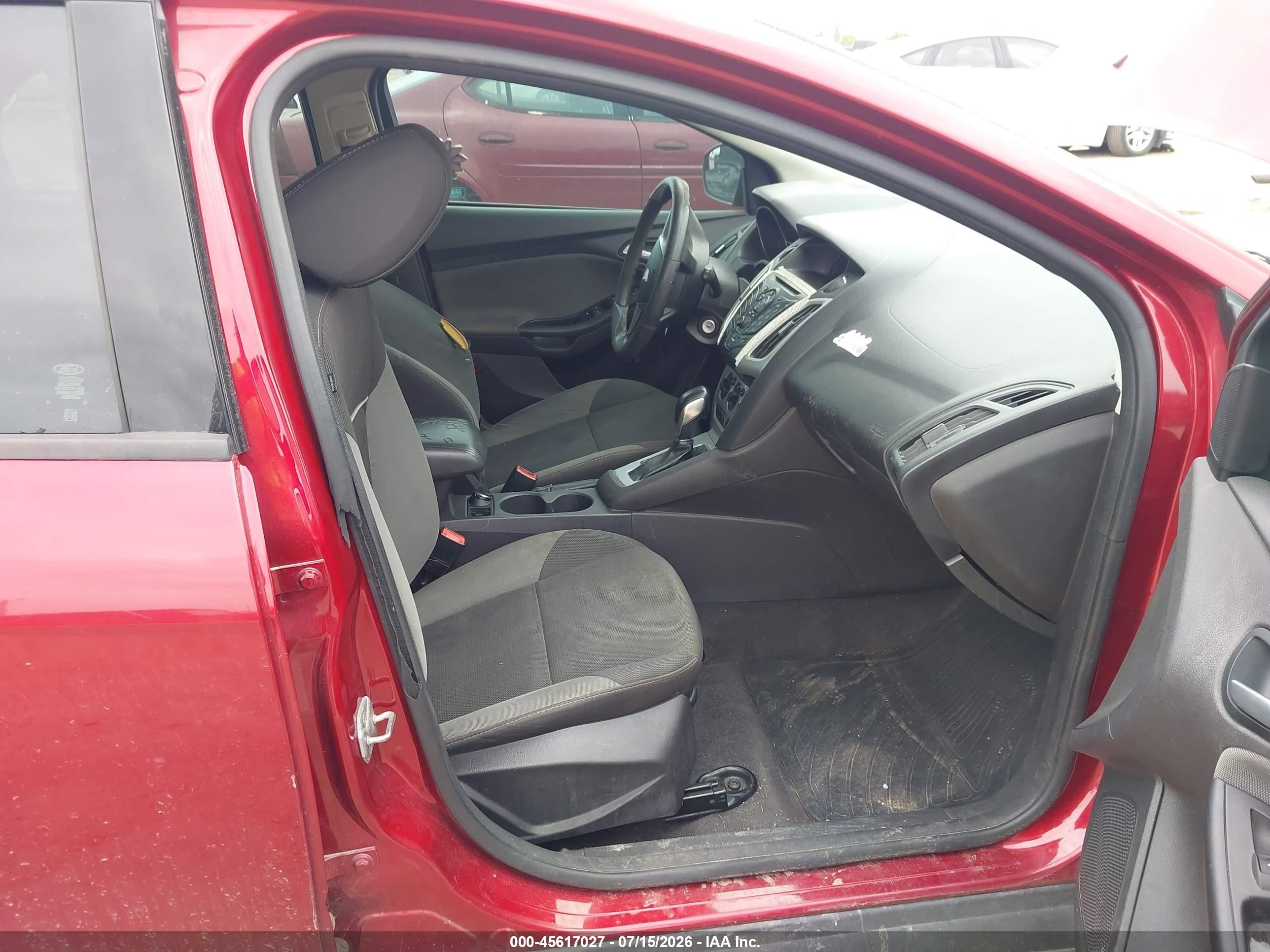 2014 Ford Focus Se Red vin: 1FADP3K22EL117734