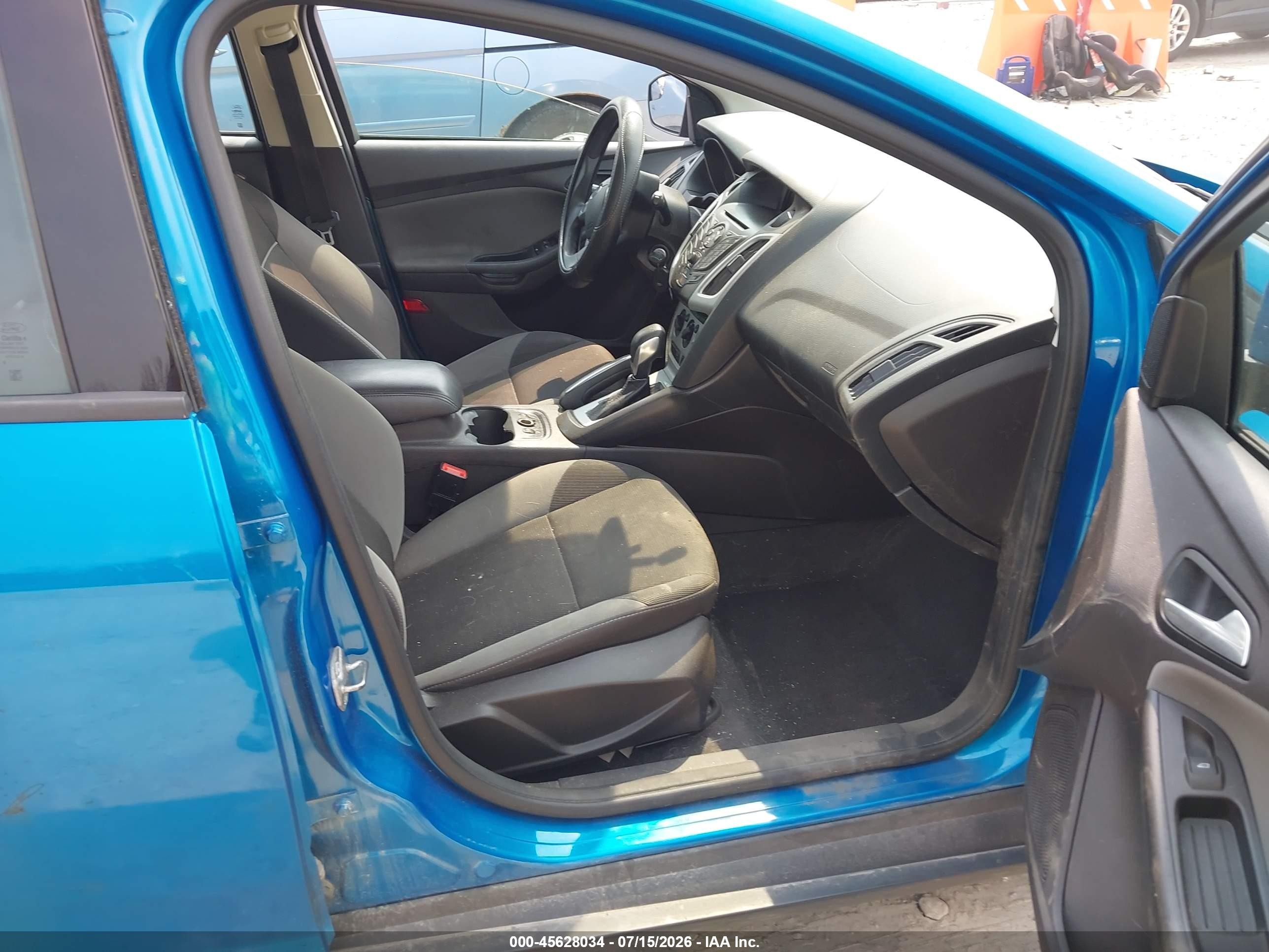 2014 Ford Focus Se Blue vin: 1FADP3K22EL135957