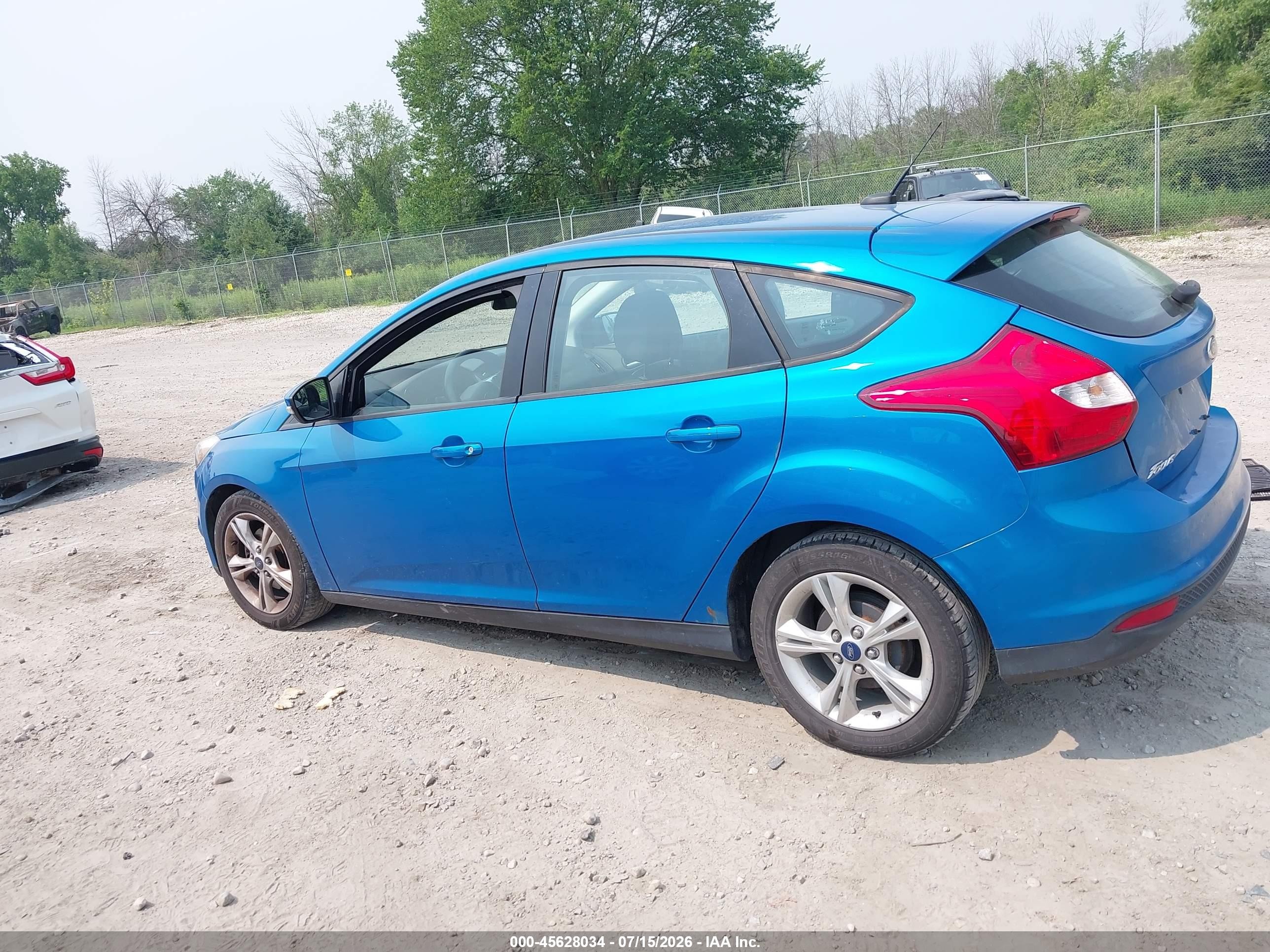 2014 Ford Focus Se Blue vin: 1FADP3K22EL135957